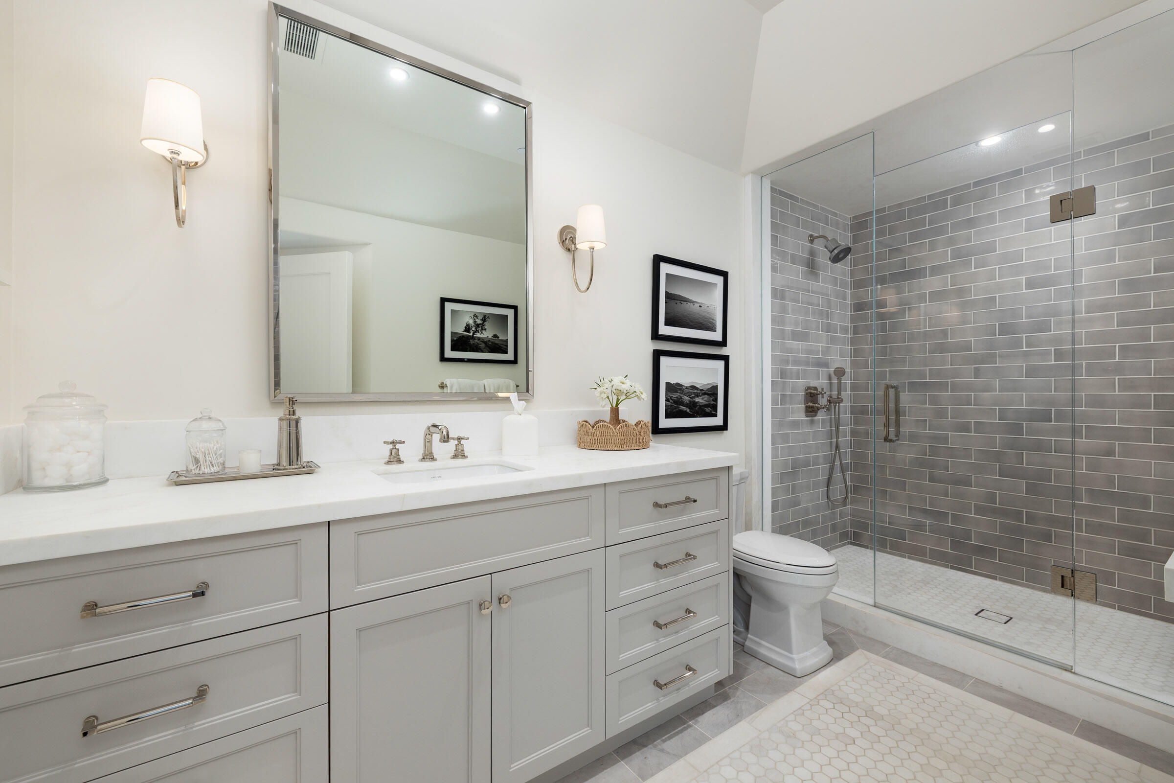 Santa Barbara, California 93108, United States, 2 Bedrooms Bedrooms, ,3 BathroomsBathrooms,Residential,Pending,136461