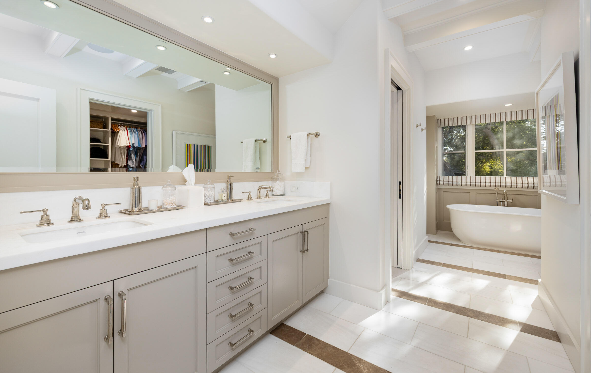 Santa Barbara, California 93108, United States, 2 Bedrooms Bedrooms, ,3 BathroomsBathrooms,Residential,Pending,136461