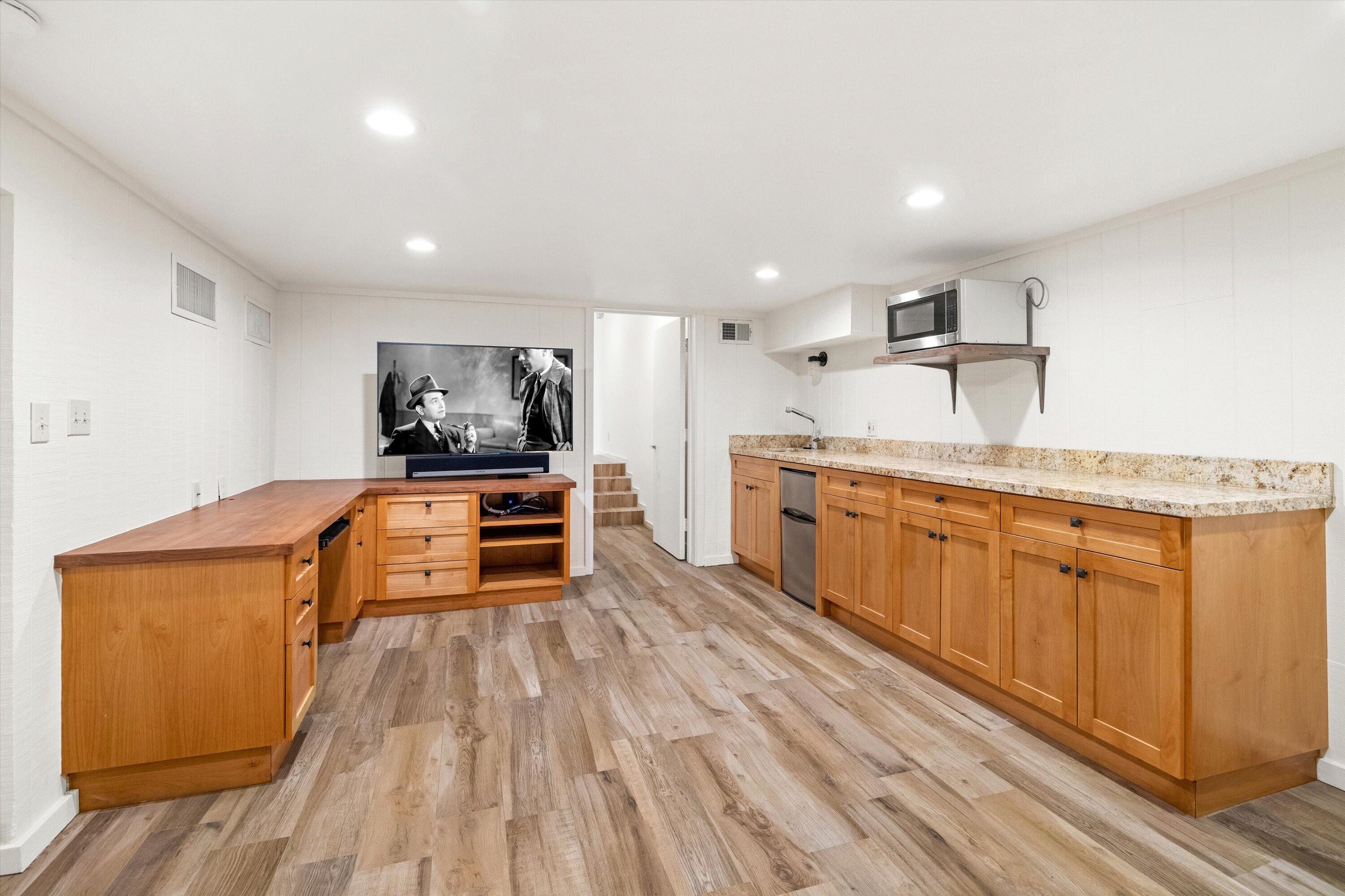 Santa Barbara, California 93103, United States, 4 Bedrooms Bedrooms, ,3 BathroomsBathrooms,Residential,Active,23536