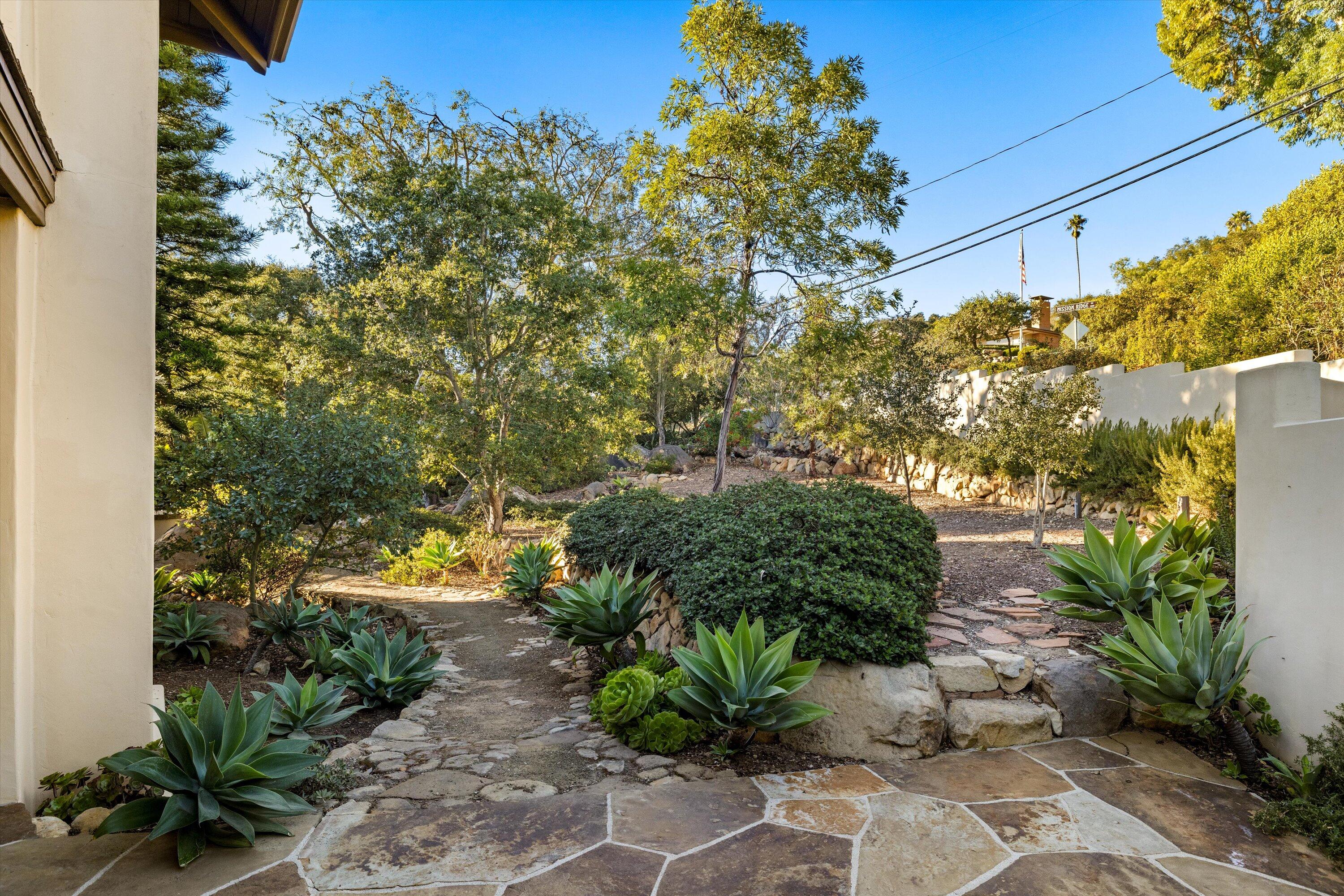 Santa Barbara, California 93103, United States, 4 Bedrooms Bedrooms, ,3 BathroomsBathrooms,Residential,Active,23536