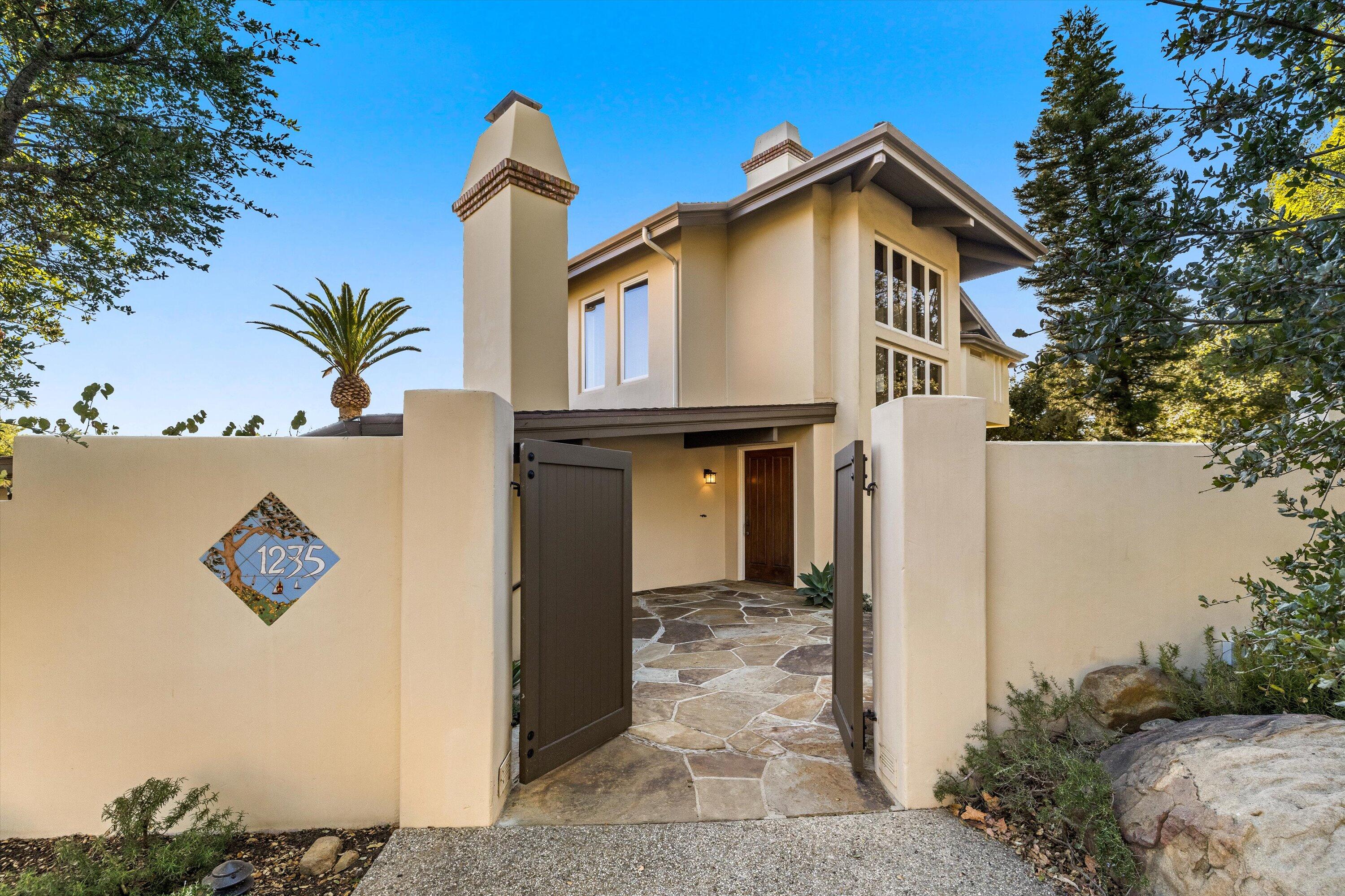 Santa Barbara, California 93103, United States, 4 Bedrooms Bedrooms, ,3 BathroomsBathrooms,Residential,Active,23536