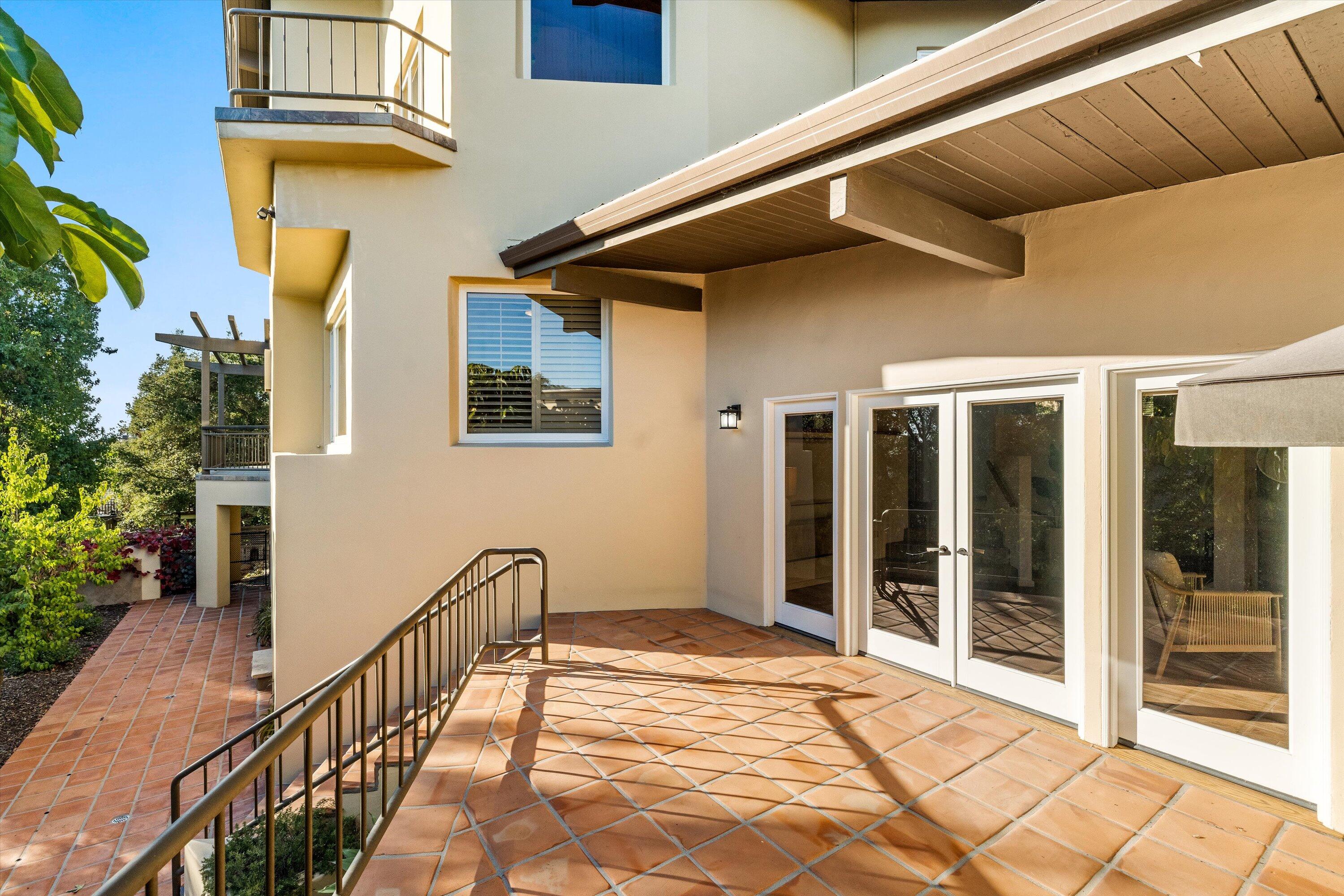 Santa Barbara, California 93103, United States, 4 Bedrooms Bedrooms, ,3 BathroomsBathrooms,Residential,Active,23536