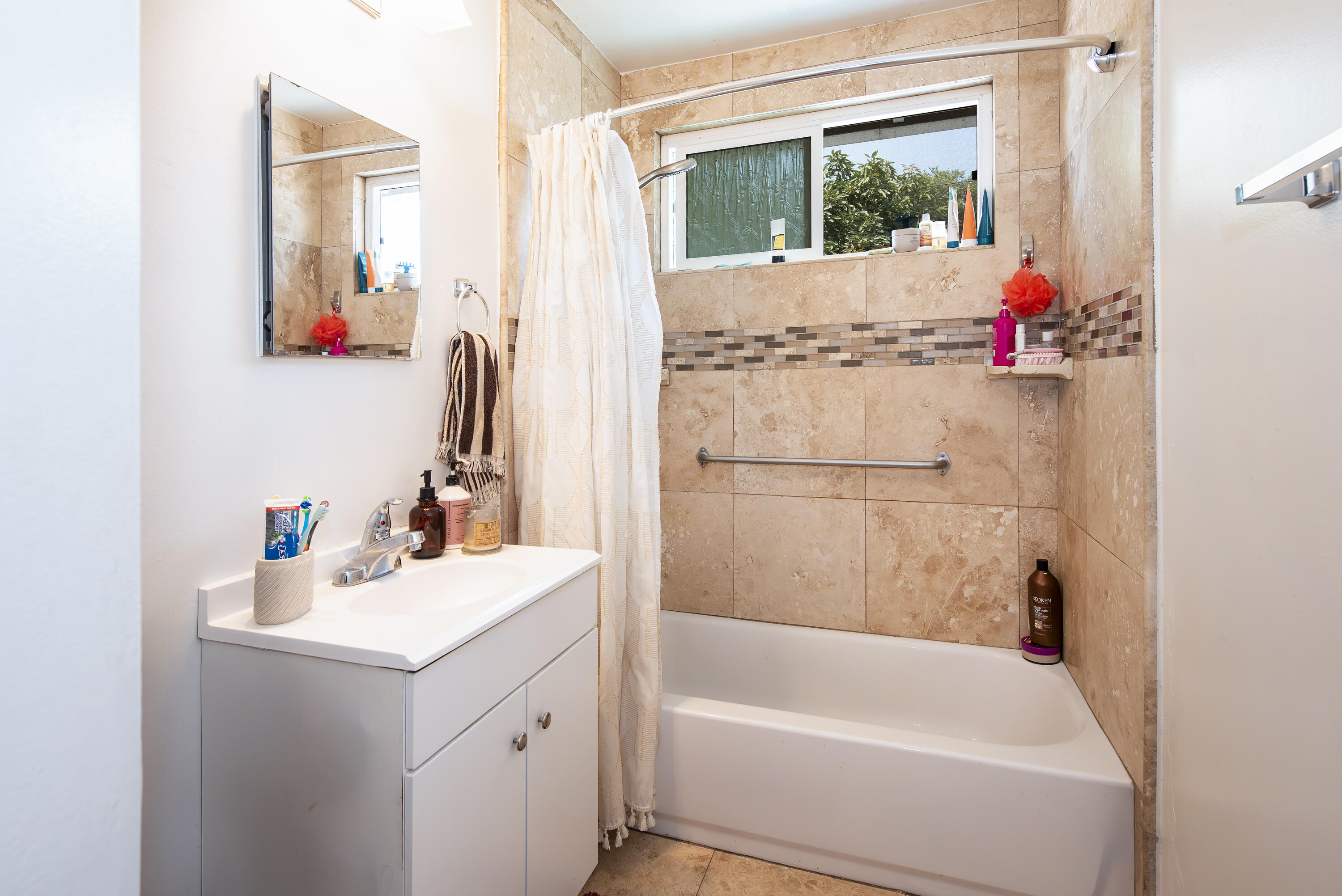 Santa Barbara, California 93110, United States, 4 Bedrooms Bedrooms, ,2 BathroomsBathrooms,Residential,Active,195455