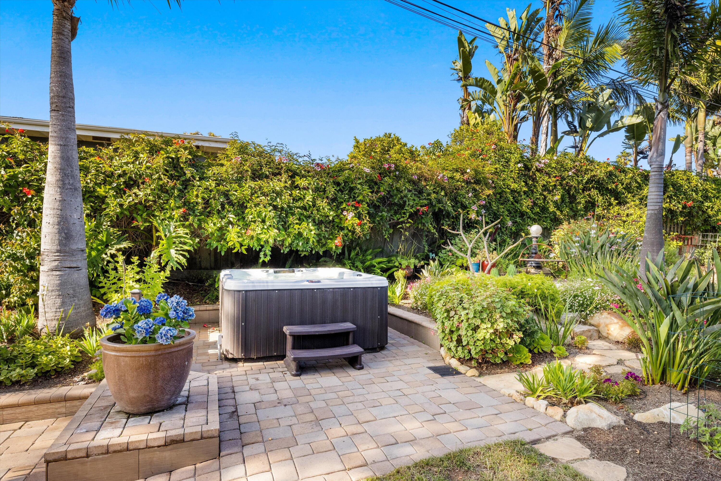 Santa Barbara, California 93109, United States, 3 Bedrooms Bedrooms, ,2 BathroomsBathrooms,Residential,Active,161859