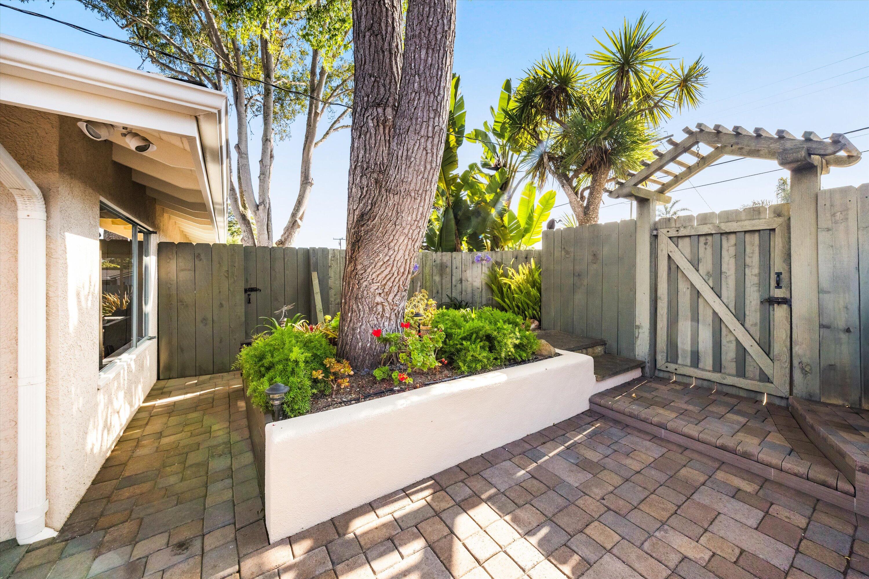 Santa Barbara, California 93109, United States, 3 Bedrooms Bedrooms, ,2 BathroomsBathrooms,Residential,Active,161859