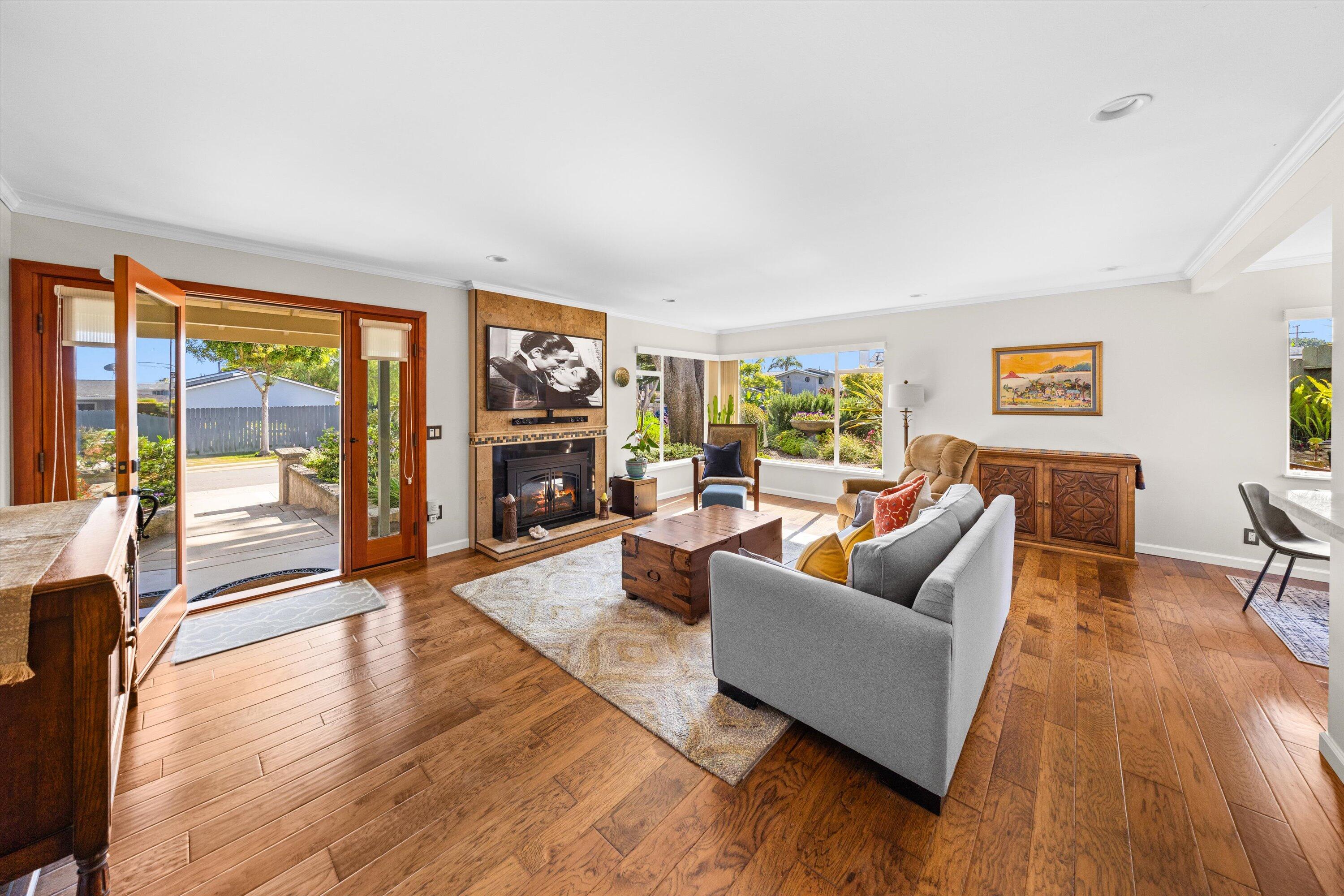 Santa Barbara, California 93109, United States, 3 Bedrooms Bedrooms, ,2 BathroomsBathrooms,Residential,Active,161859