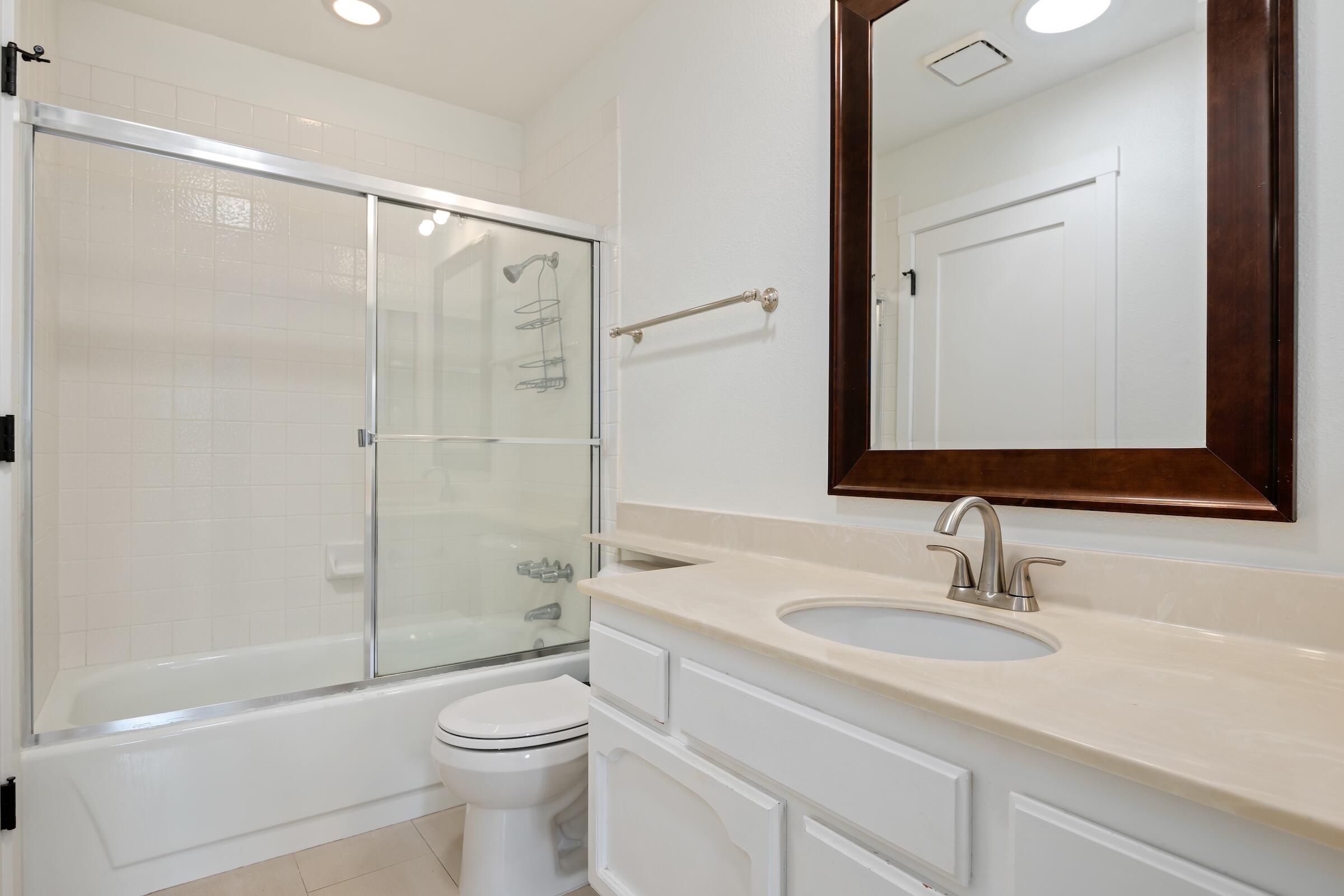 Santa Barbara, California 93111, United States, 3 Bedrooms Bedrooms, ,2 BathroomsBathrooms,Residential,Active,211232