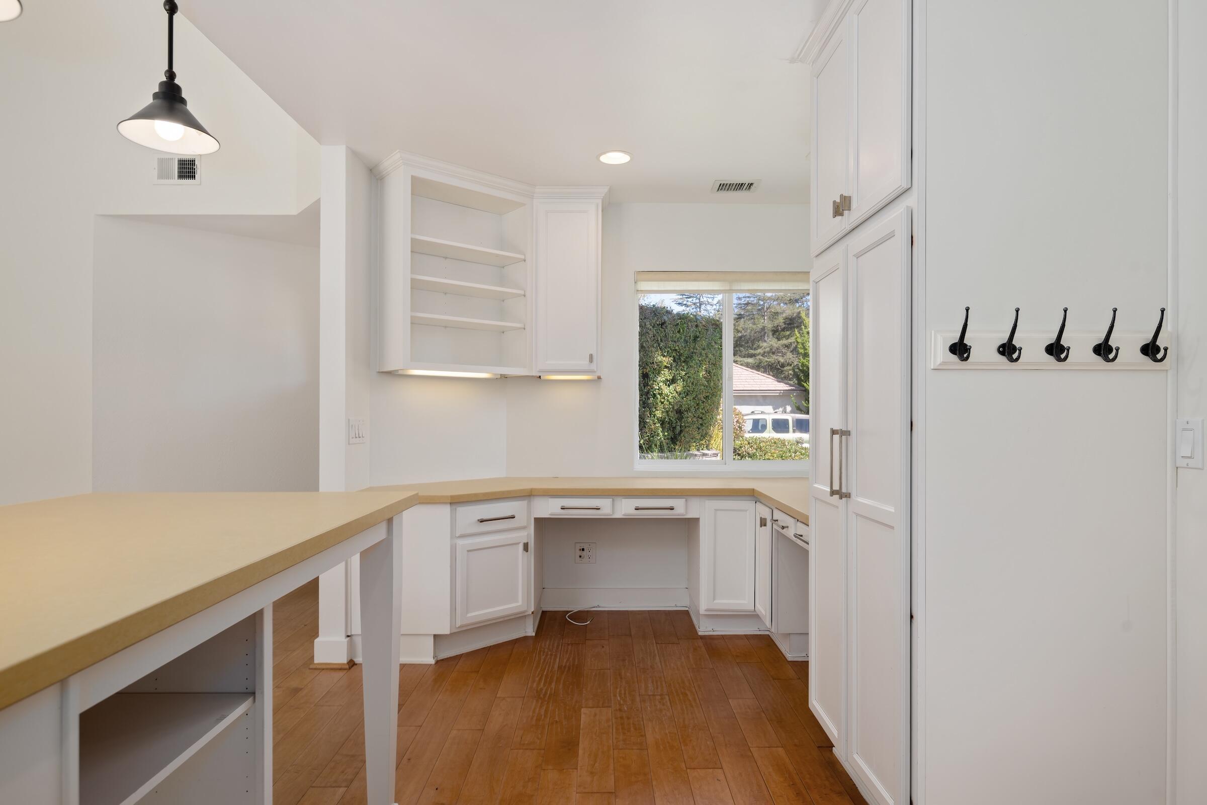 Santa Barbara, California 93111, United States, 3 Bedrooms Bedrooms, ,2 BathroomsBathrooms,Residential,Active,211232