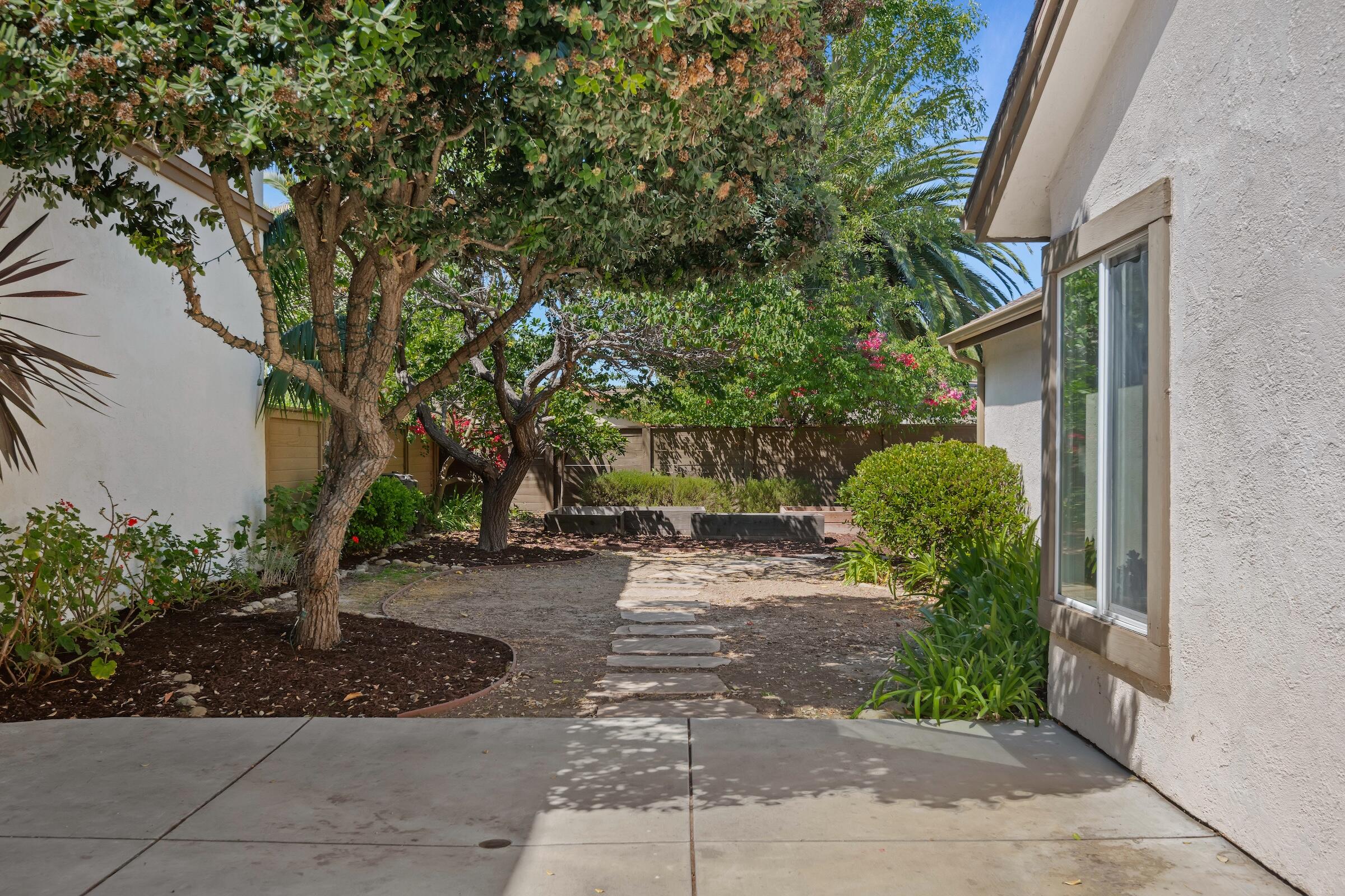 Santa Barbara, California 93111, United States, 3 Bedrooms Bedrooms, ,2 BathroomsBathrooms,Residential,Active,211232