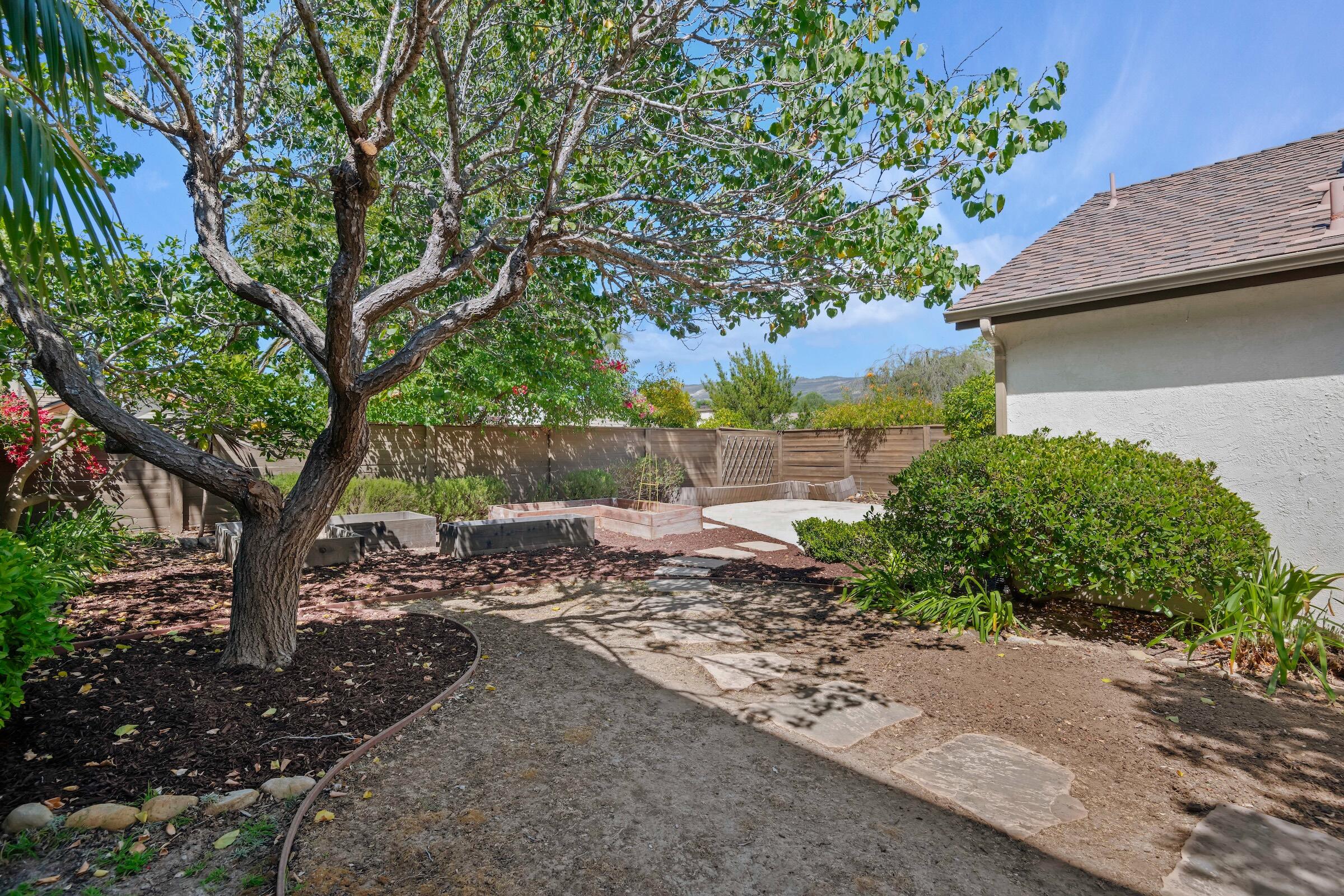 Santa Barbara, California 93111, United States, 3 Bedrooms Bedrooms, ,2 BathroomsBathrooms,Residential,Active,211232