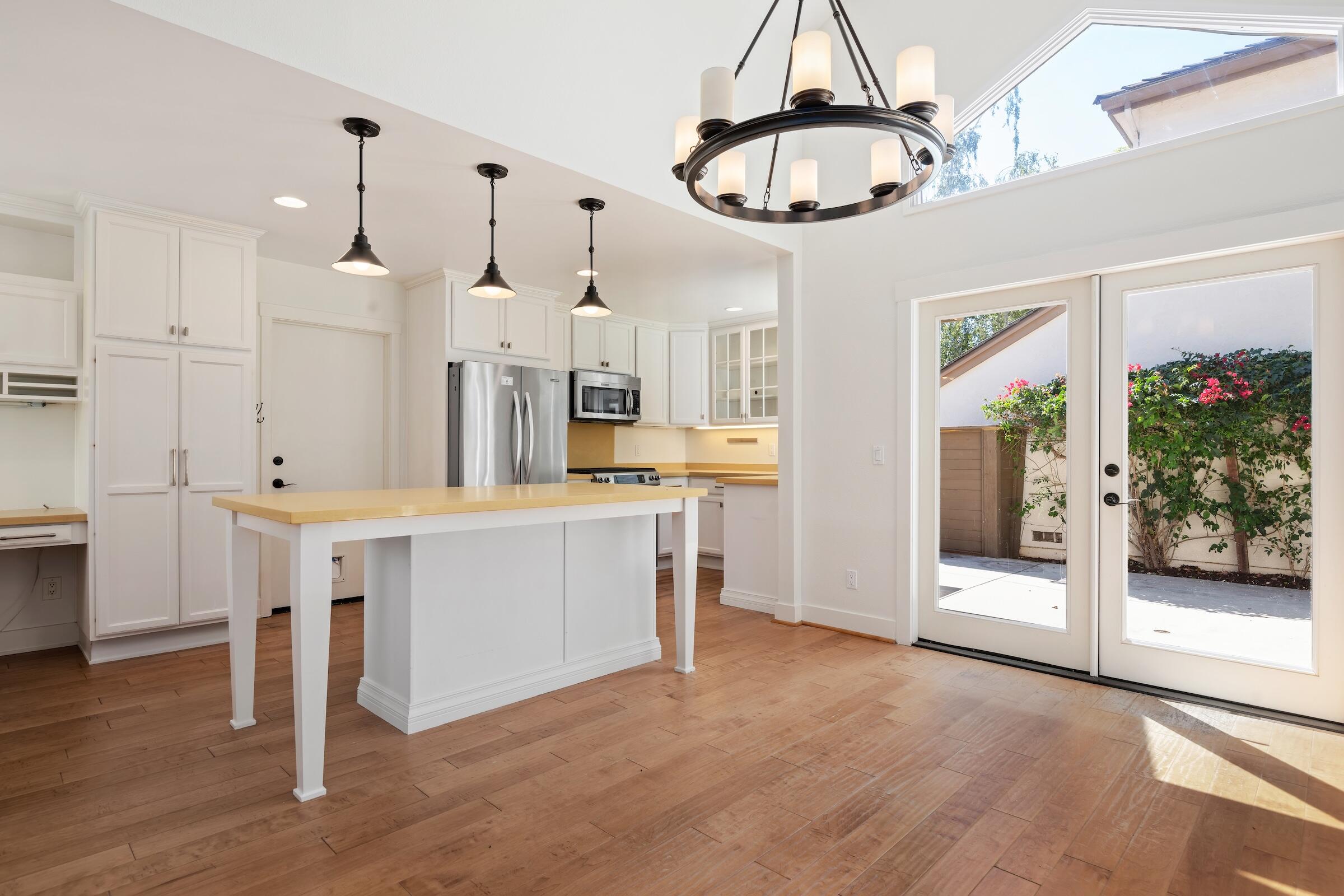 Santa Barbara, California 93111, United States, 3 Bedrooms Bedrooms, ,2 BathroomsBathrooms,Residential,Active,211232