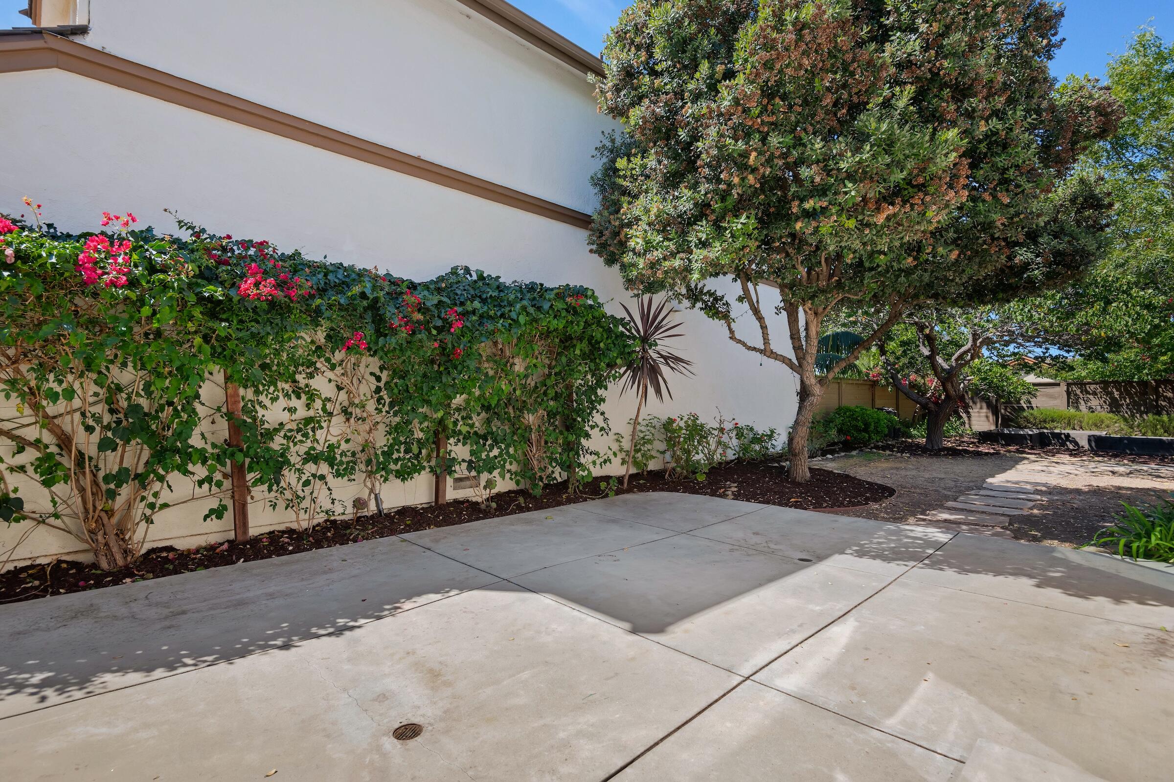 Santa Barbara, California 93111, United States, 3 Bedrooms Bedrooms, ,2 BathroomsBathrooms,Residential,Active,211232