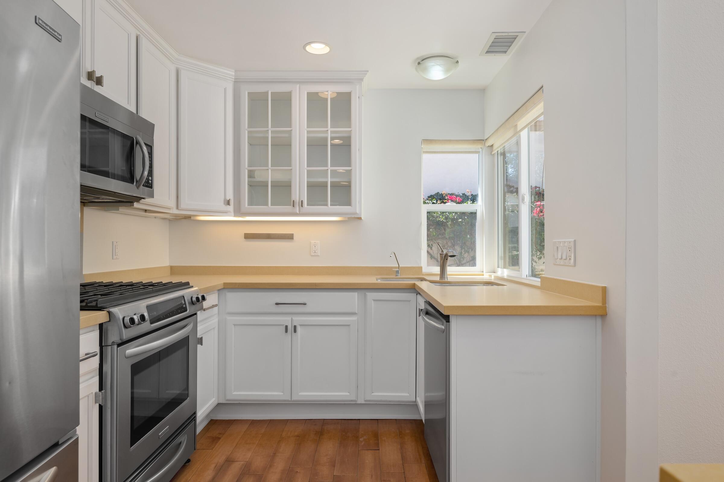 Santa Barbara, California 93111, United States, 3 Bedrooms Bedrooms, ,2 BathroomsBathrooms,Residential,Active,211232