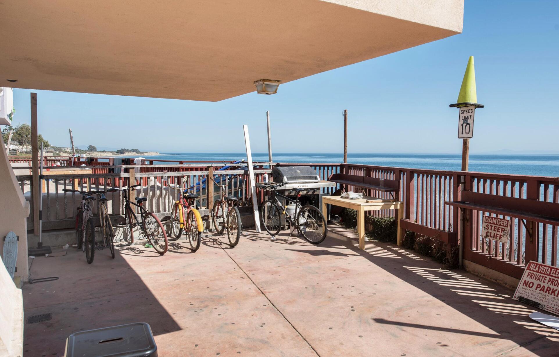 Isla Vista, California 93117, United States, ,Residential,Pending,74858