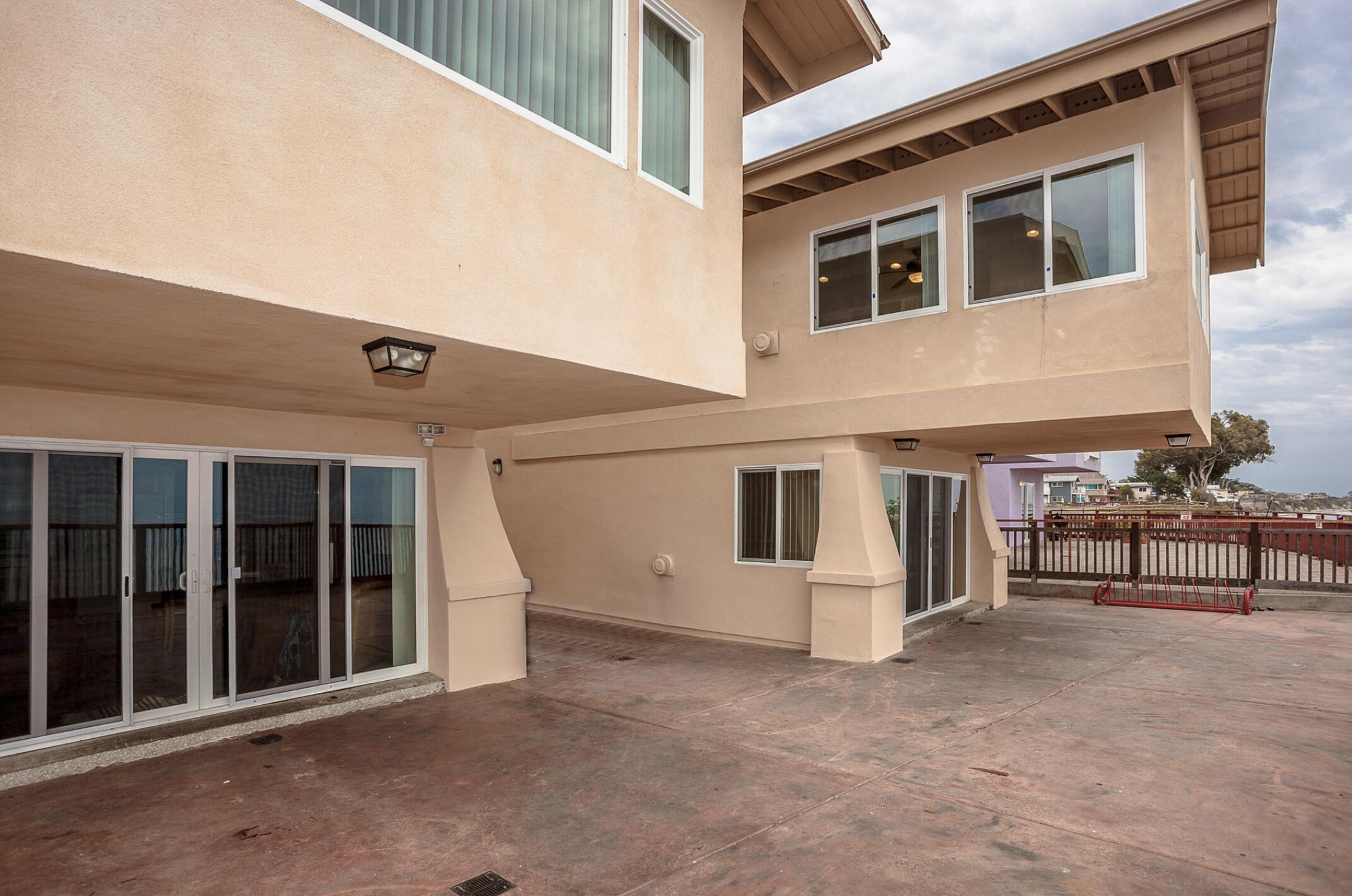 Isla Vista, California 93117, United States, ,Residential,Pending,74858