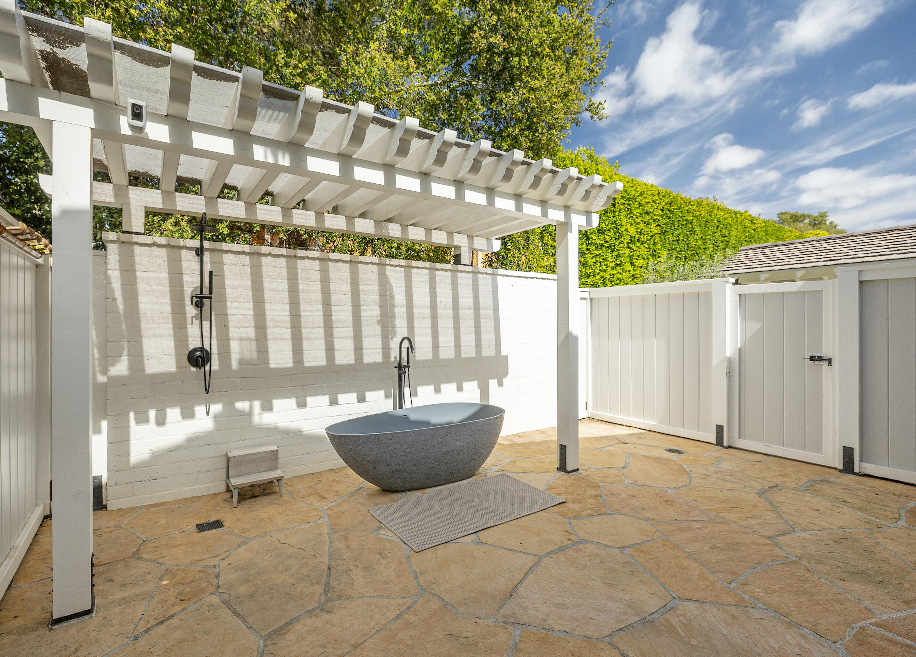 Santa Barbara, California 93108, United States, 4 Bedrooms Bedrooms, ,4 BathroomsBathrooms,Residential,Active,189854