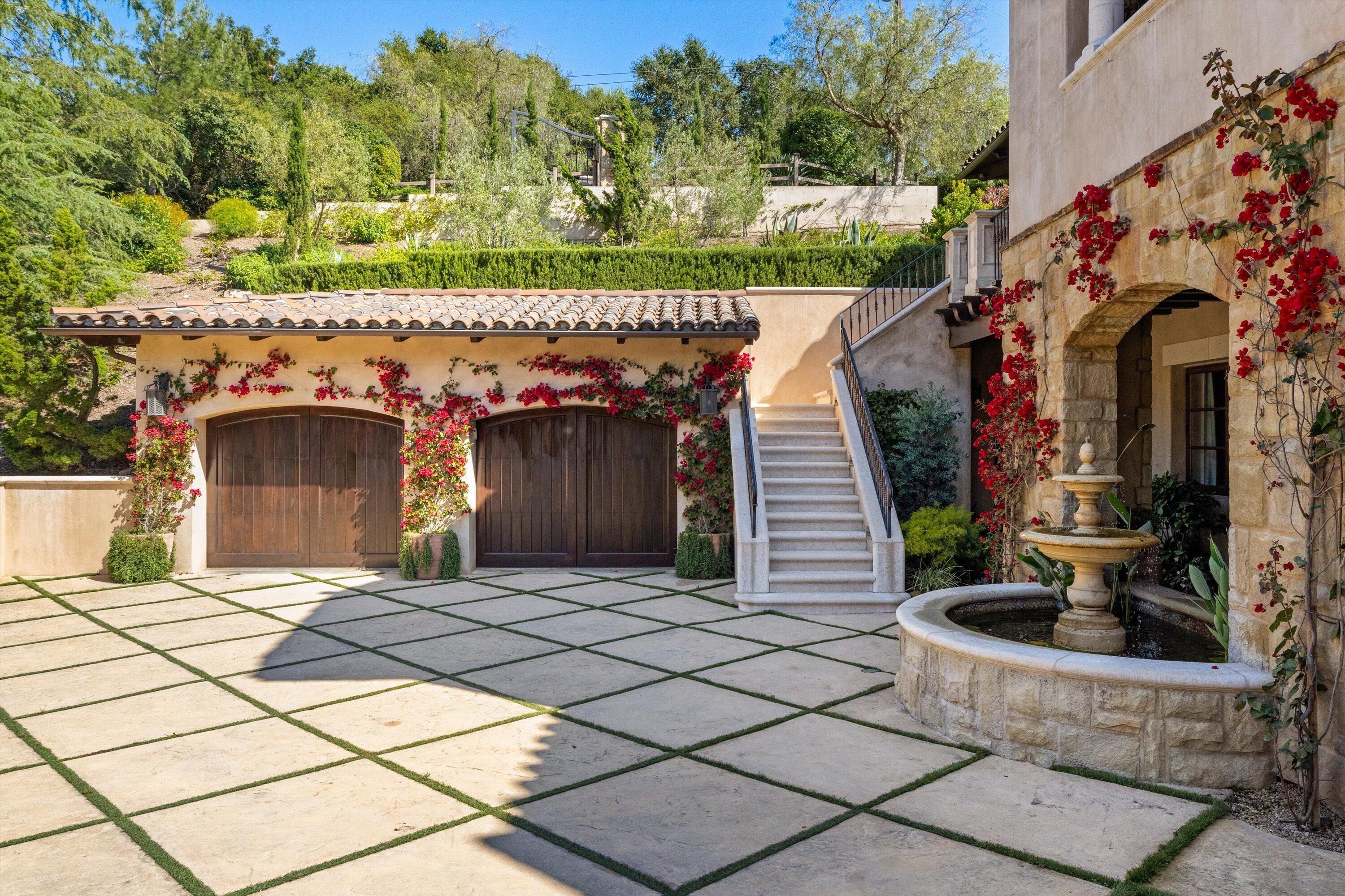 Montecito, California 93108, United States, 4 Bedrooms Bedrooms, ,6 BathroomsBathrooms,Residential,Active,54704