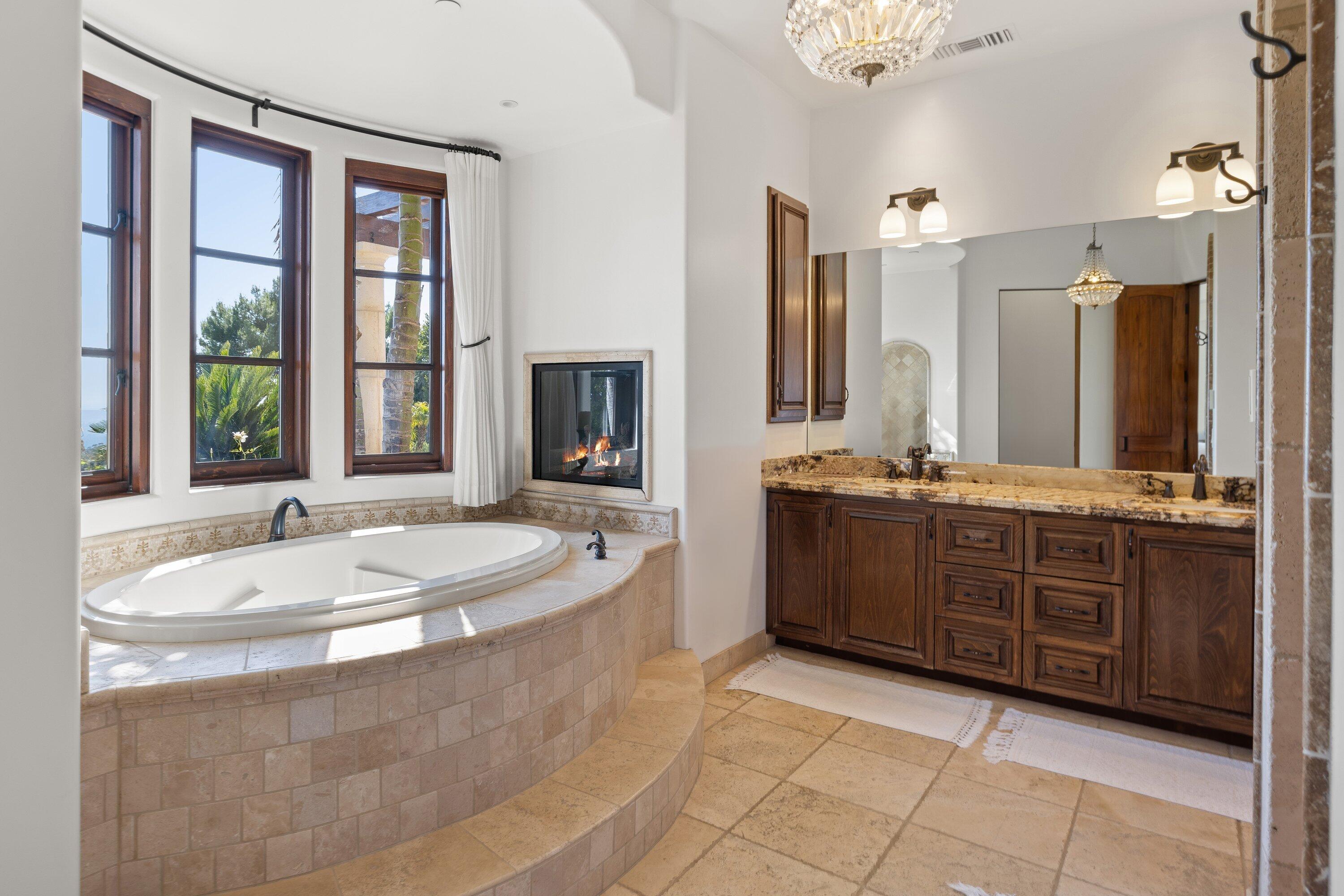Montecito, California 93108, United States, 4 Bedrooms Bedrooms, ,6 BathroomsBathrooms,Residential,Active,54704