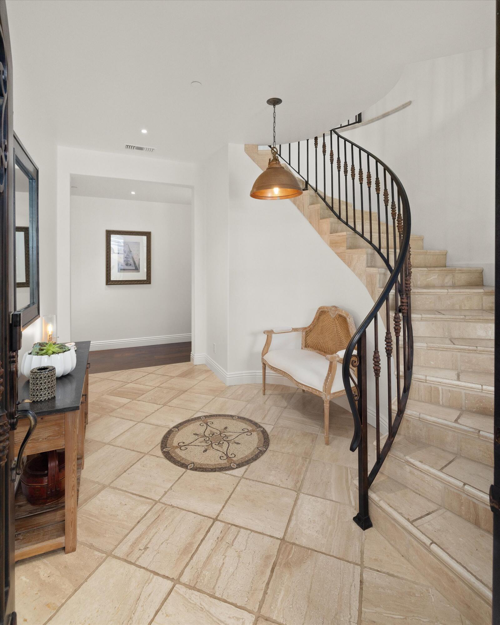 Montecito, California 93108, United States, 4 Bedrooms Bedrooms, ,6 BathroomsBathrooms,Residential,Active,54704