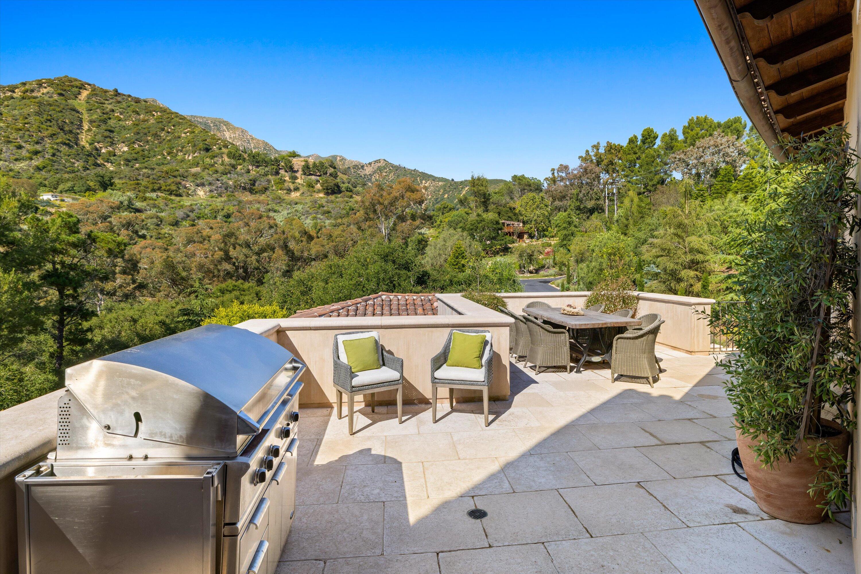 Montecito, California 93108, United States, 4 Bedrooms Bedrooms, ,6 BathroomsBathrooms,Residential,Active,54704