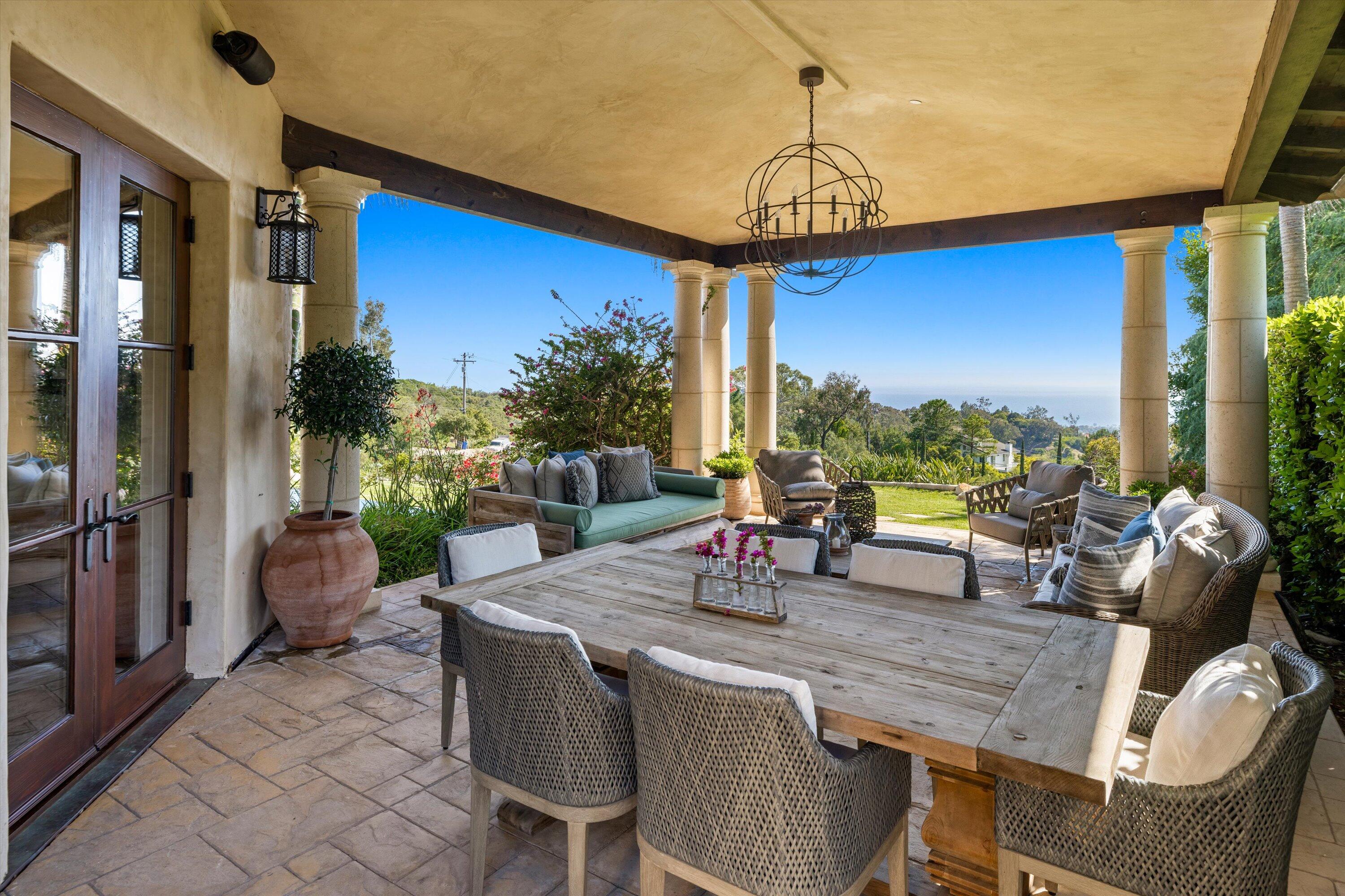 Montecito, California 93108, United States, 4 Bedrooms Bedrooms, ,6 BathroomsBathrooms,Residential,Active,54704