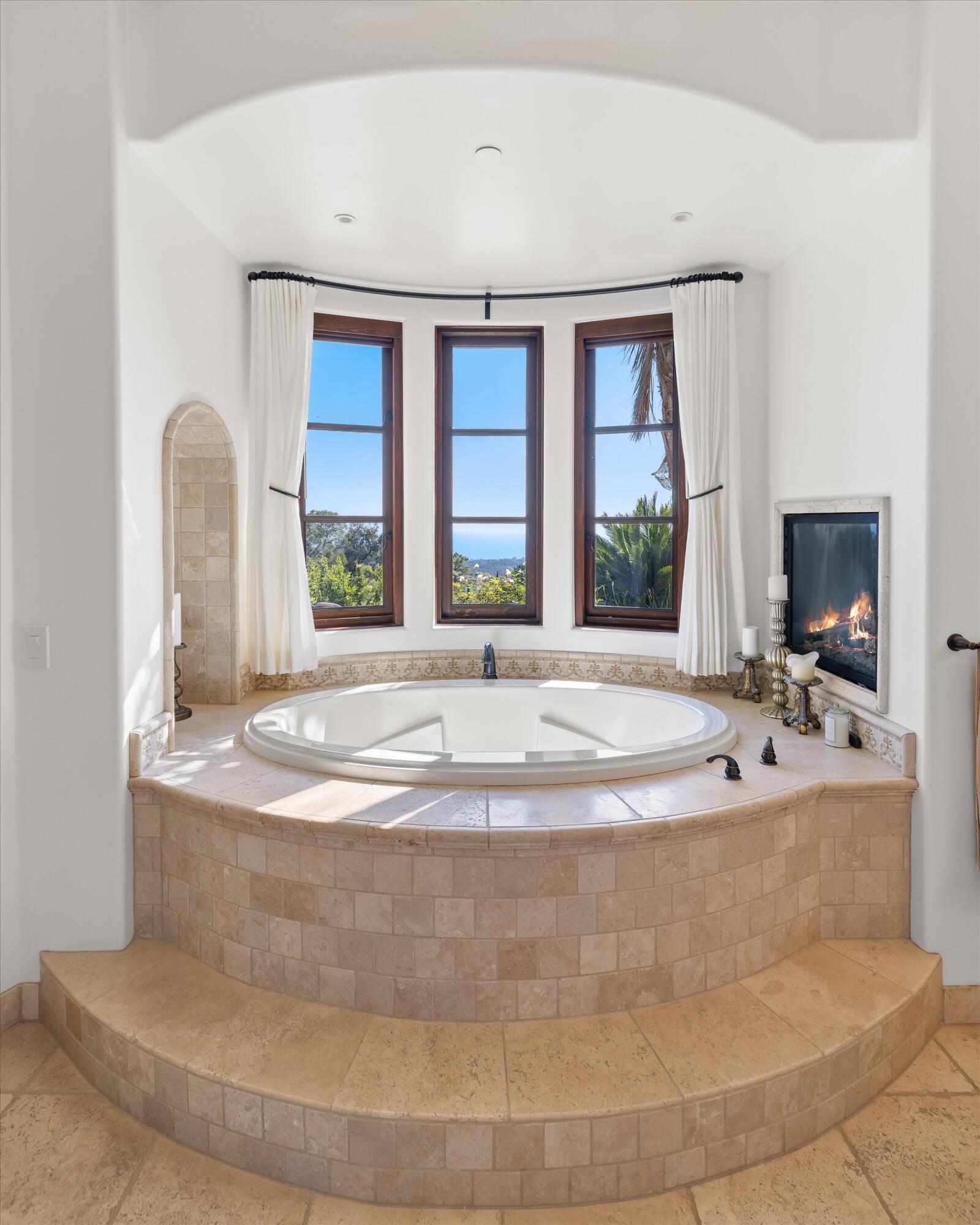 Montecito, California 93108, United States, 4 Bedrooms Bedrooms, ,6 BathroomsBathrooms,Residential,Active,54704