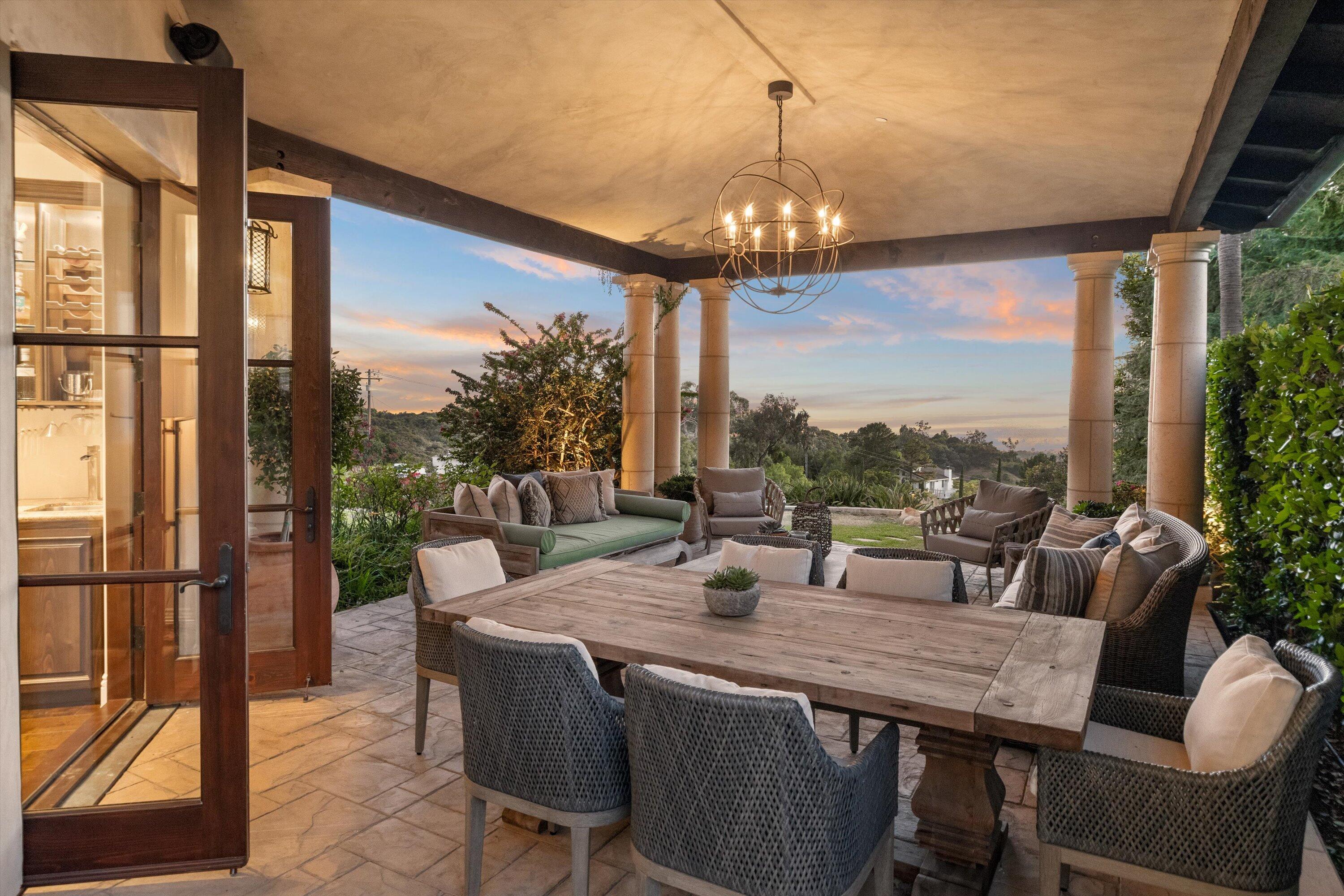 Montecito, California 93108, United States, 4 Bedrooms Bedrooms, ,6 BathroomsBathrooms,Residential,Active,54704