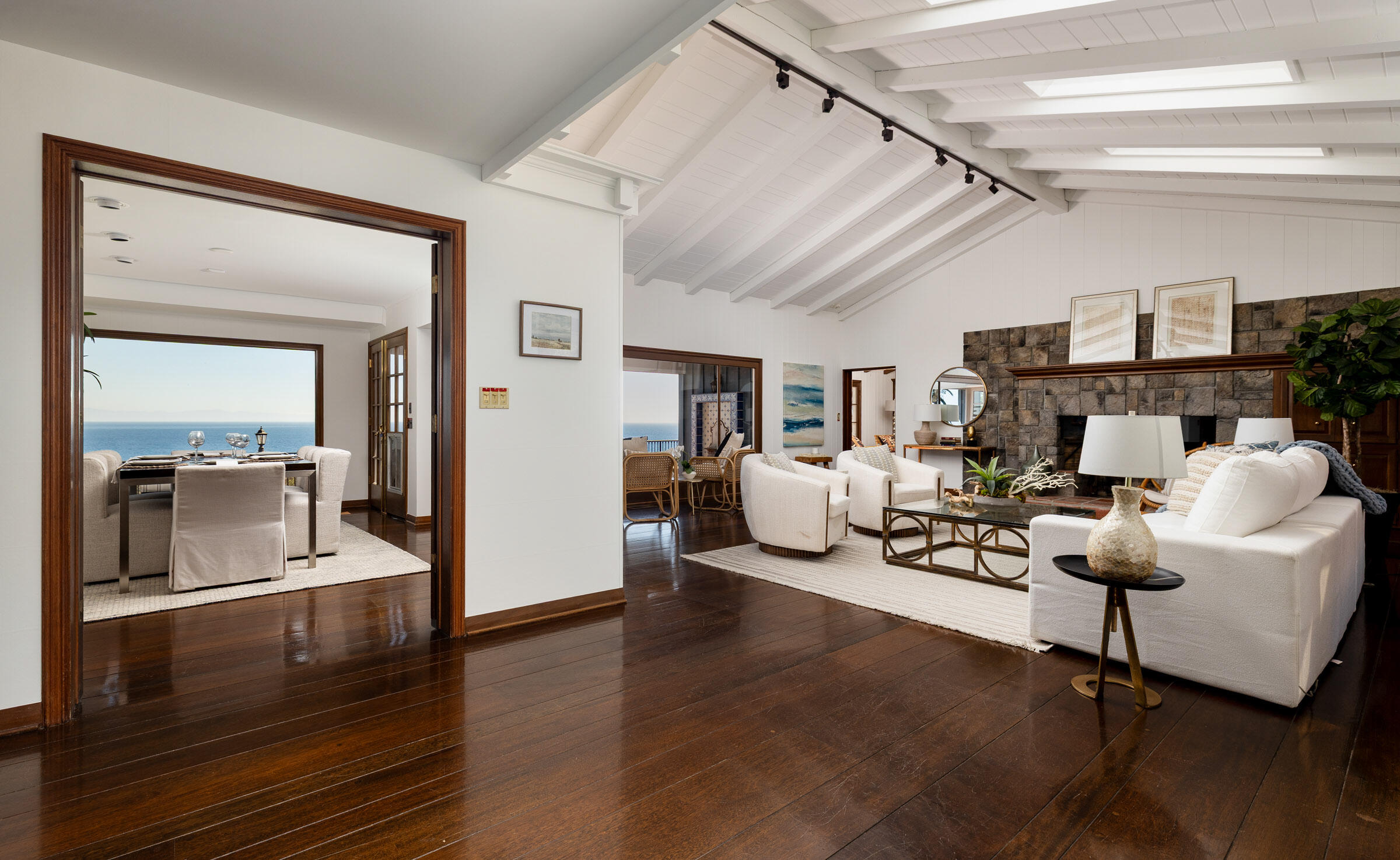 Santa Barbara, California 93110, United States, 5 Bedrooms Bedrooms, ,6 BathroomsBathrooms,Residential,Active,208849