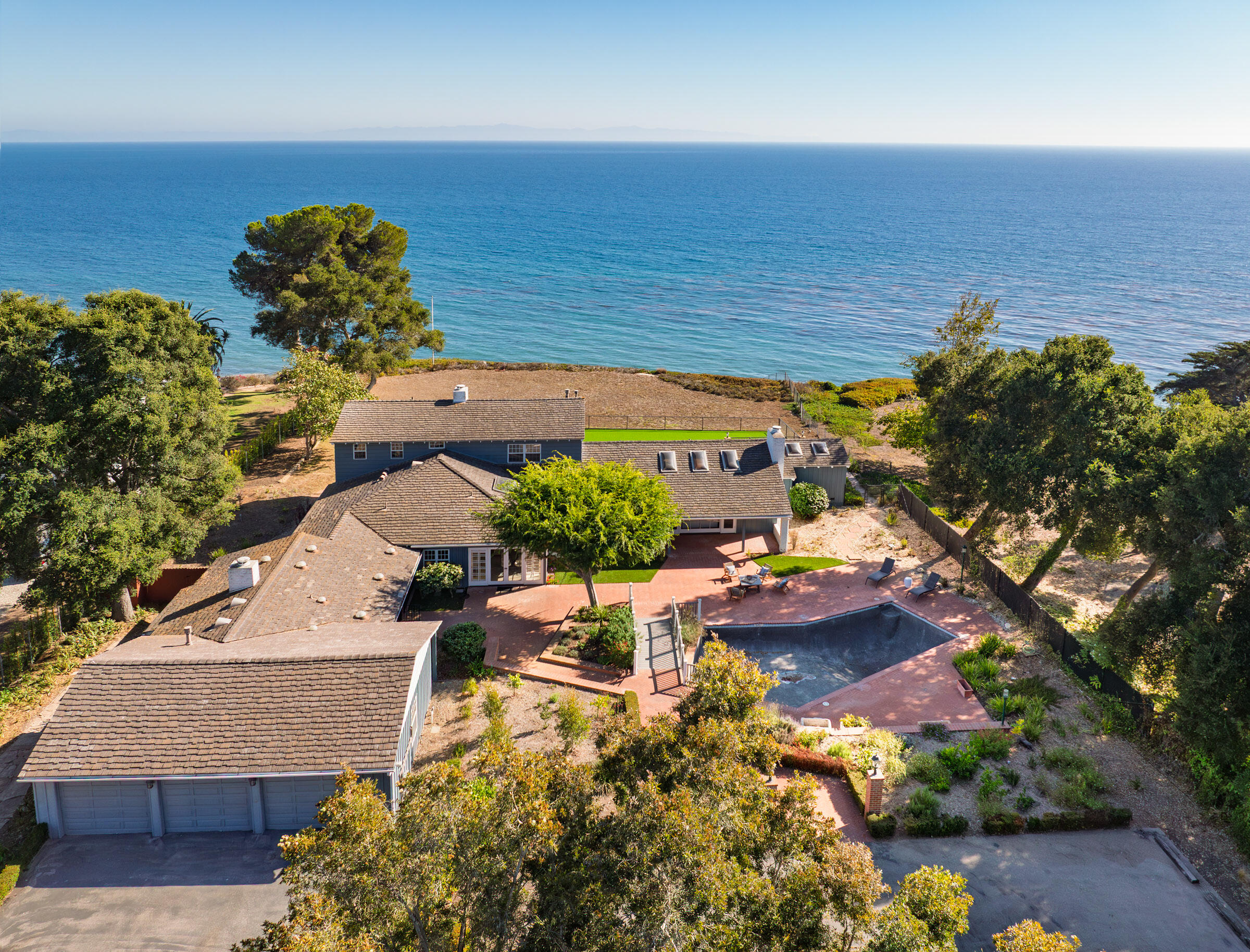 Santa Barbara, California 93110, United States, 5 Bedrooms Bedrooms, ,6 BathroomsBathrooms,Residential,Active,208849