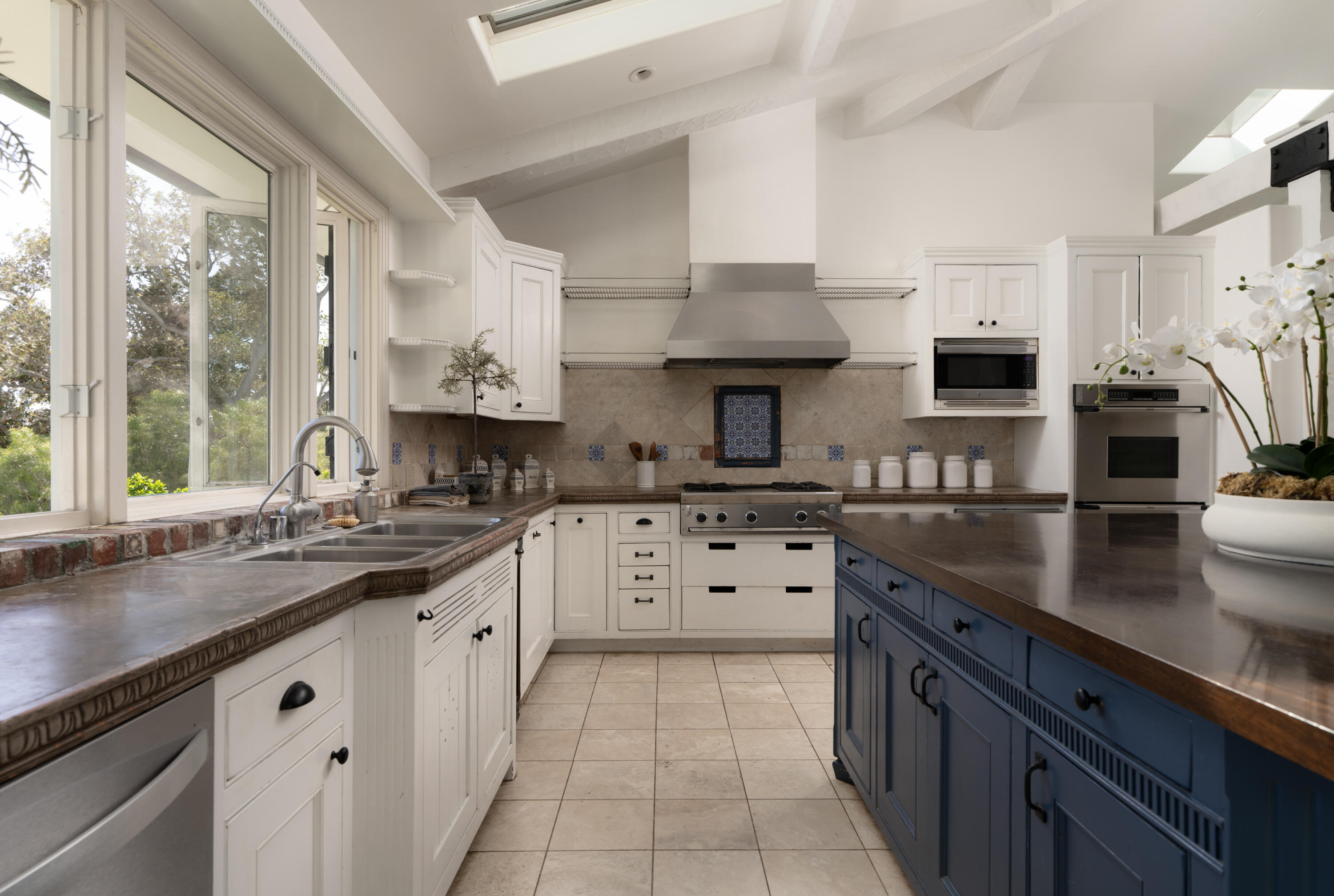 Santa Barbara, California 93108, United States, 4 Bedrooms Bedrooms, ,5 BathroomsBathrooms,Residential,Active,108552