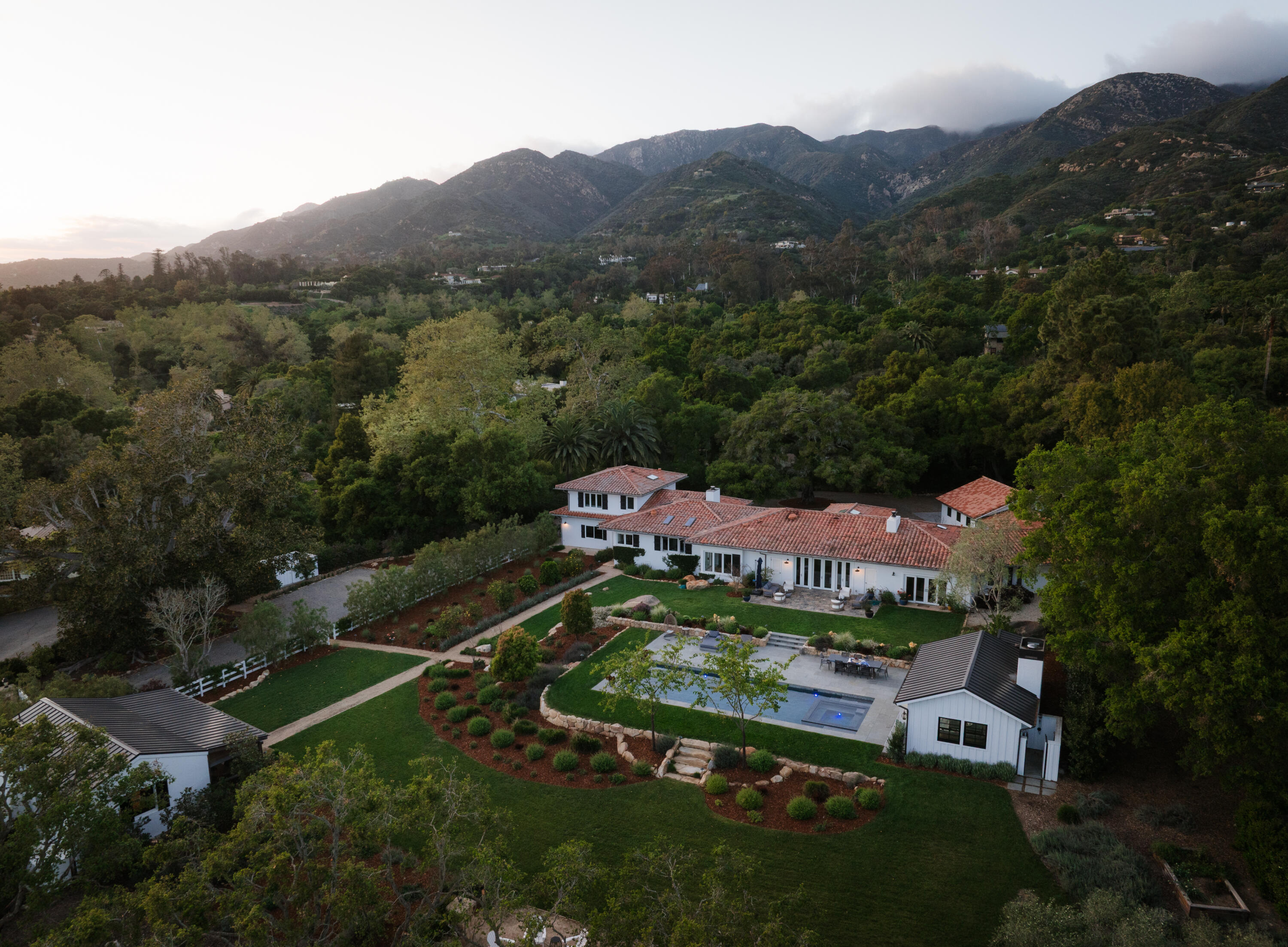 Santa Barbara, California 93108, United States, 4 Bedrooms Bedrooms, ,5 BathroomsBathrooms,Residential,Active,108552