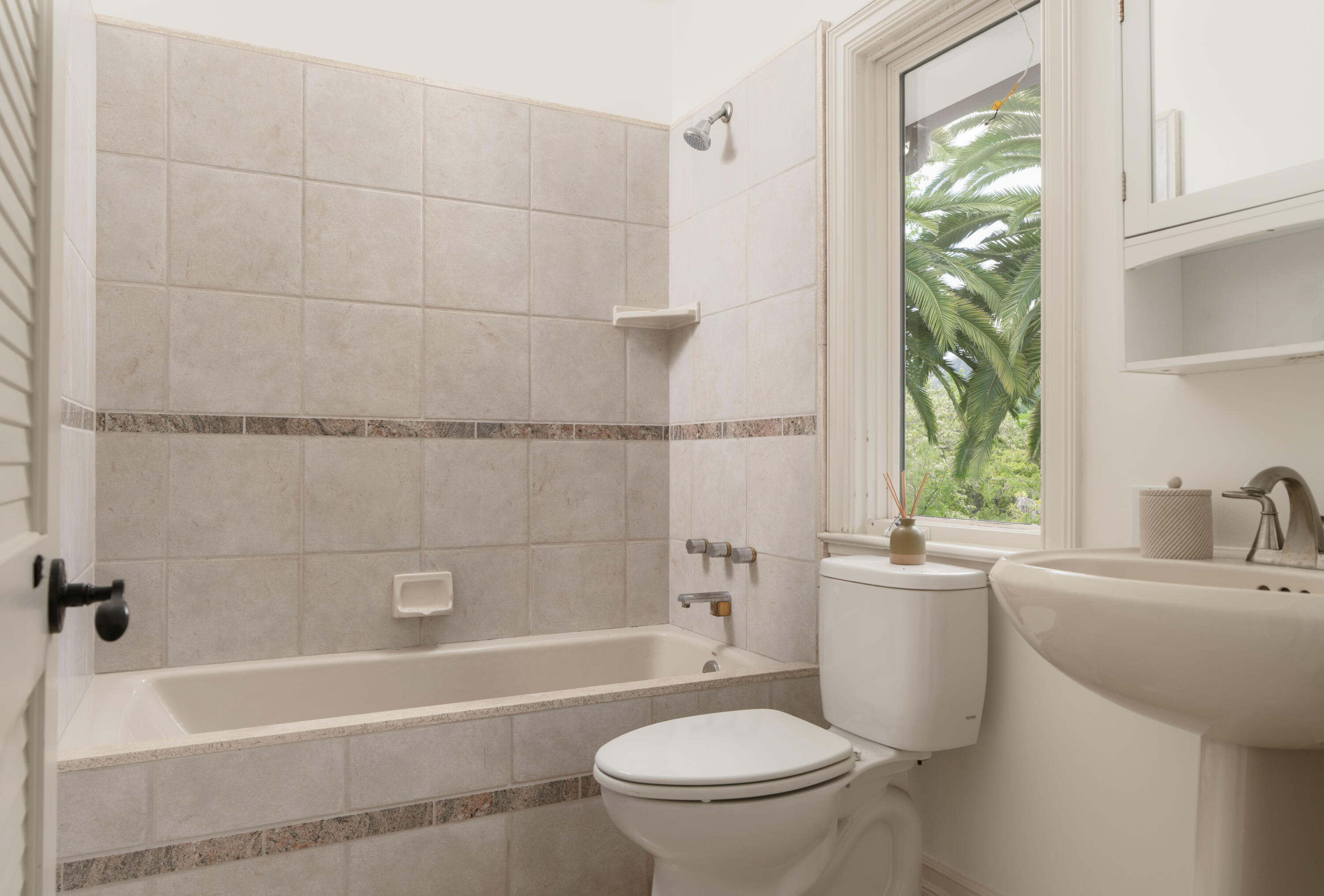 Santa Barbara, California 93108, United States, 4 Bedrooms Bedrooms, ,5 BathroomsBathrooms,Residential,Active,108552