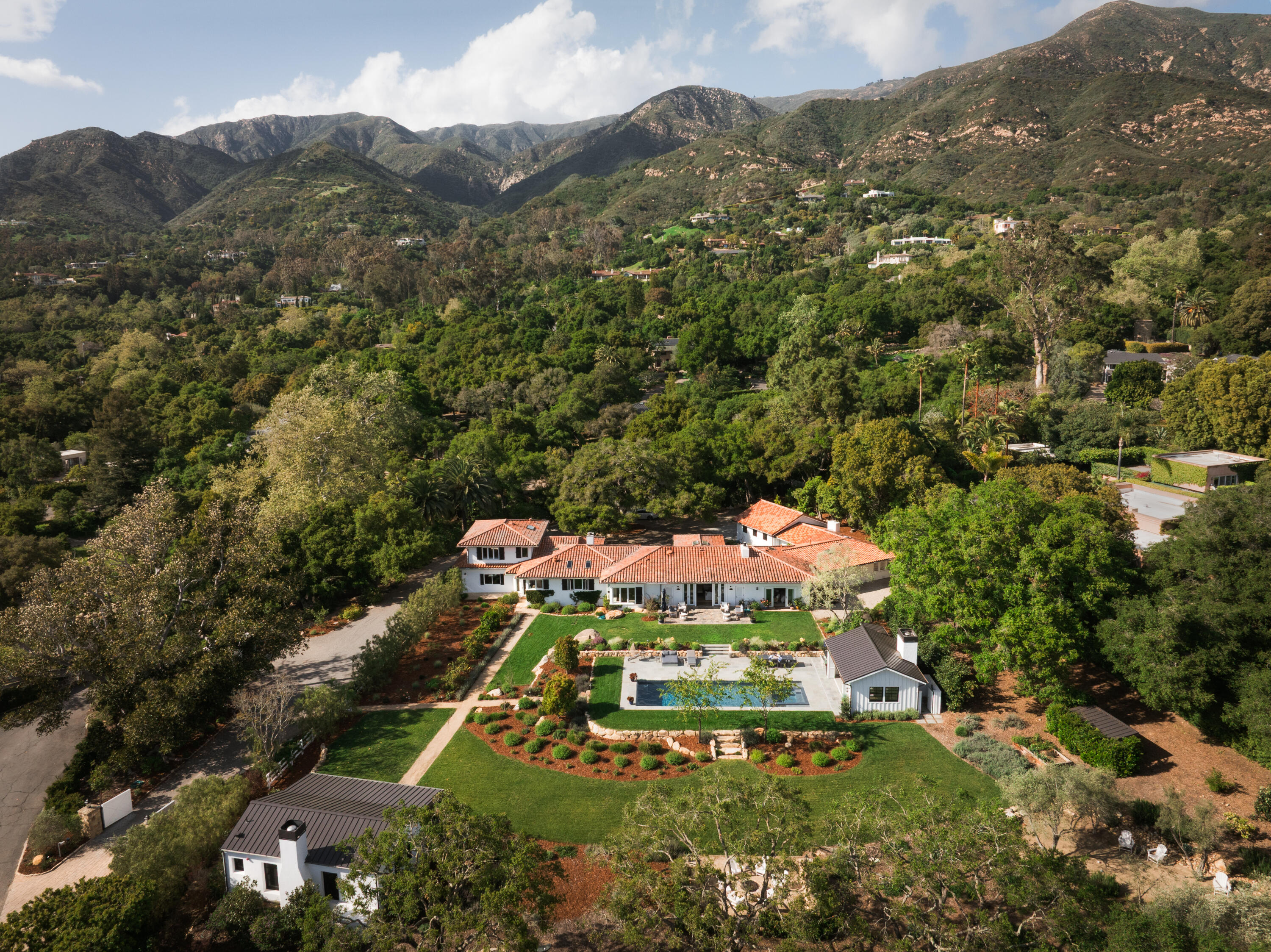 Santa Barbara, California 93108, United States, 4 Bedrooms Bedrooms, ,5 BathroomsBathrooms,Residential,Active,108552