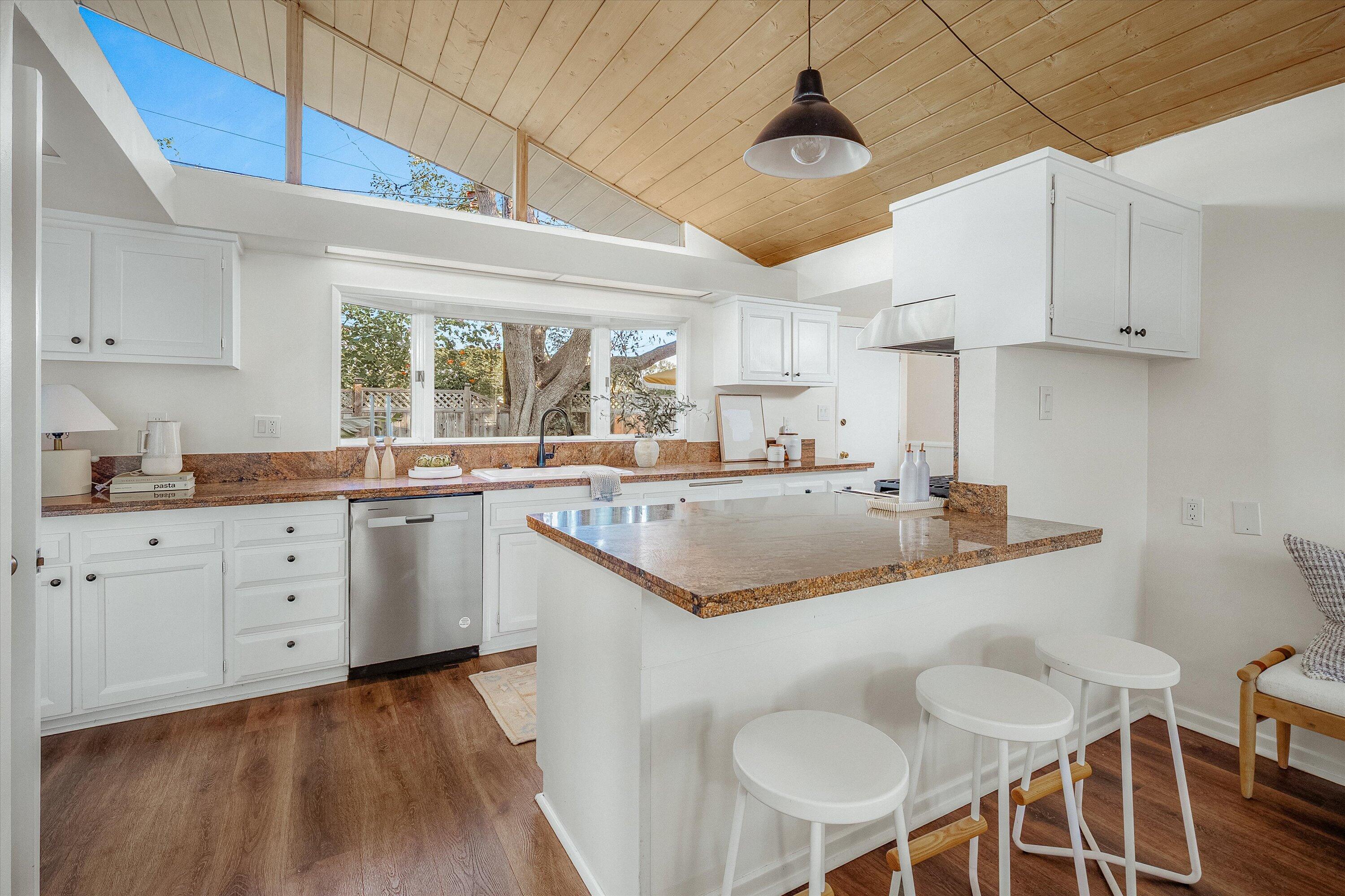 Santa Barbara, California 93110, United States, 4 Bedrooms Bedrooms, ,3 BathroomsBathrooms,Residential,Active,253471