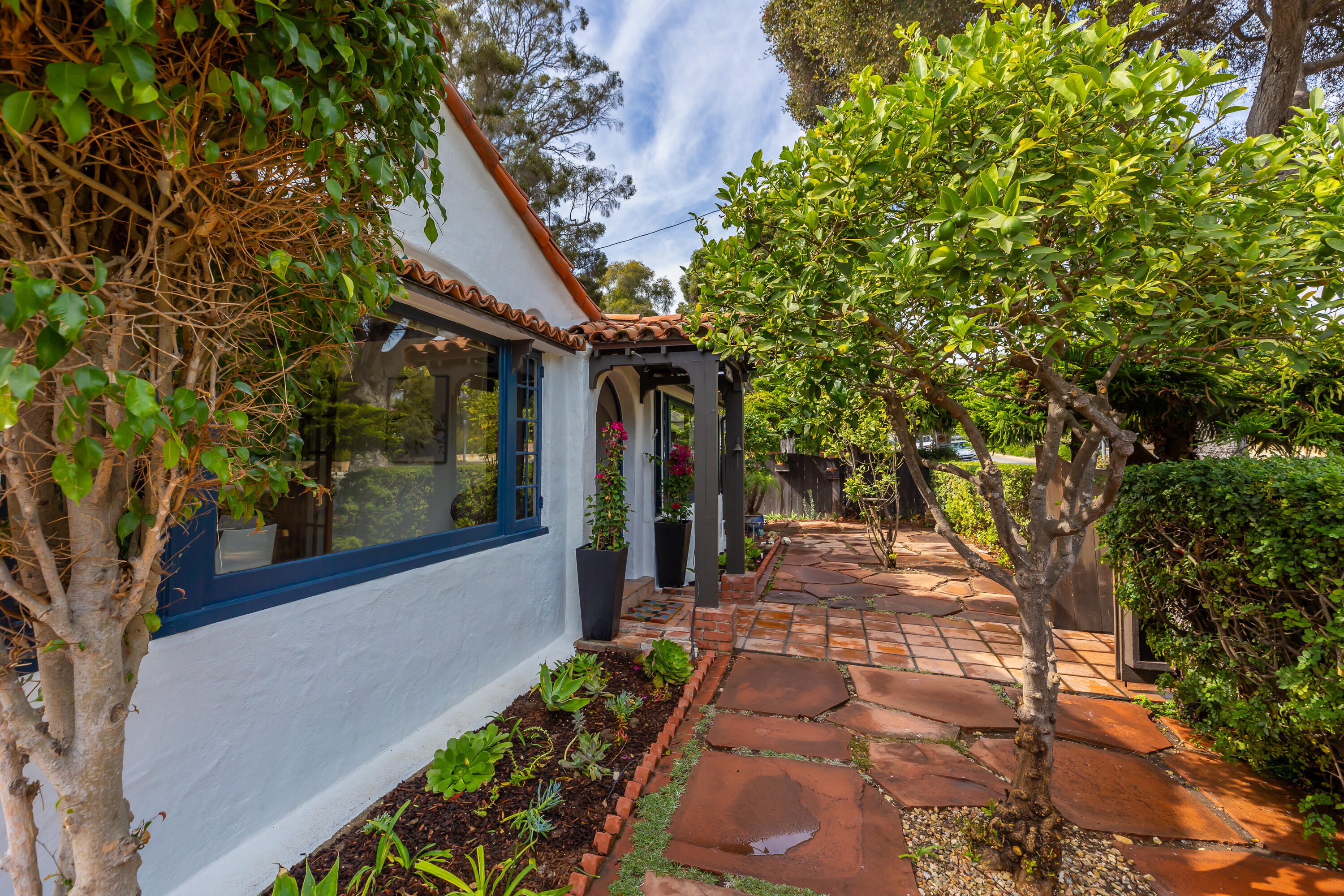 Santa Barbara, California 93105, United States, 3 Bedrooms Bedrooms, ,2 BathroomsBathrooms,Residential,Active,19760