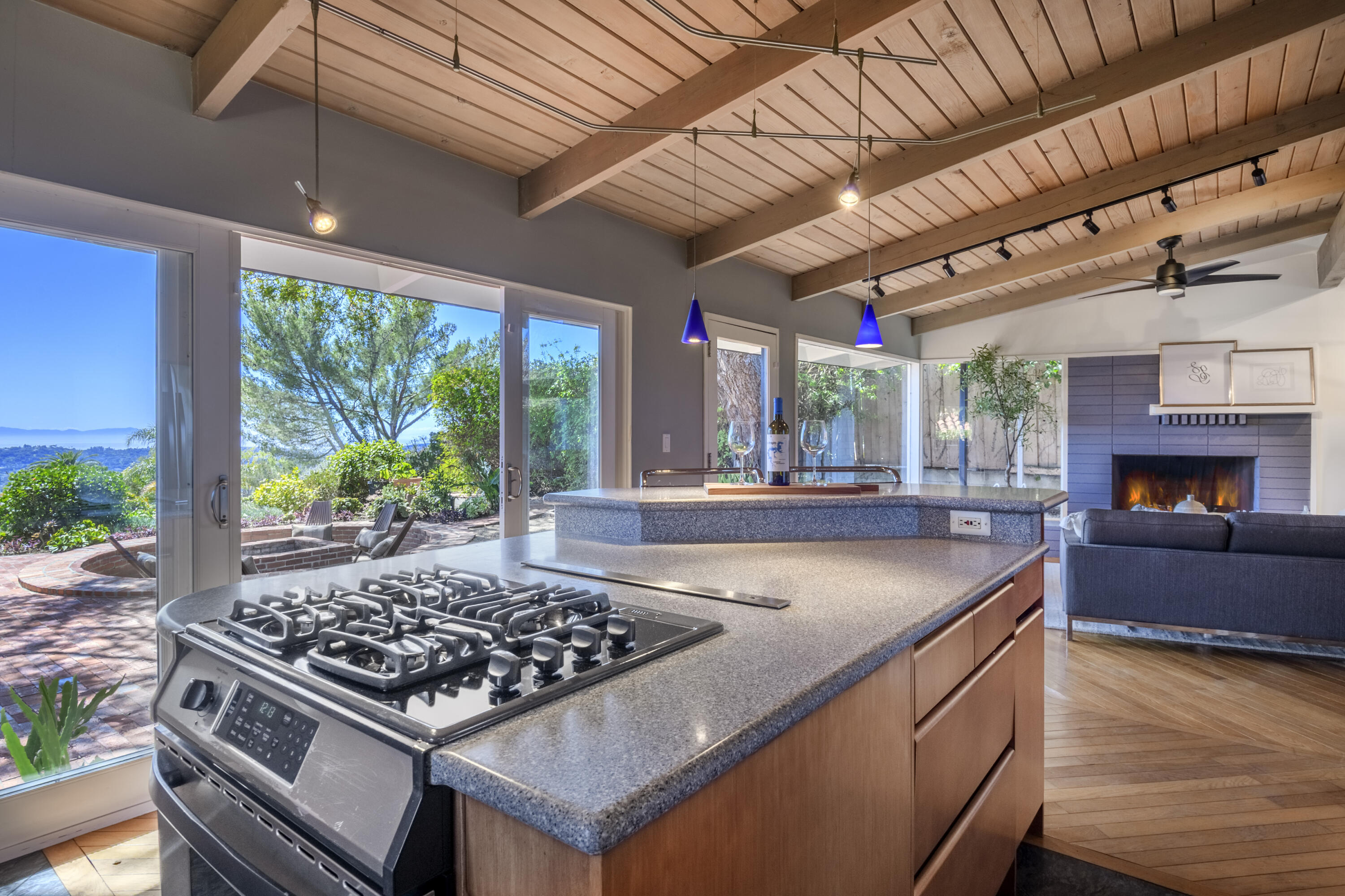 Santa Barbara, California 93105, United States, 3 Bedrooms Bedrooms, ,2 BathroomsBathrooms,Residential,Pending,89433