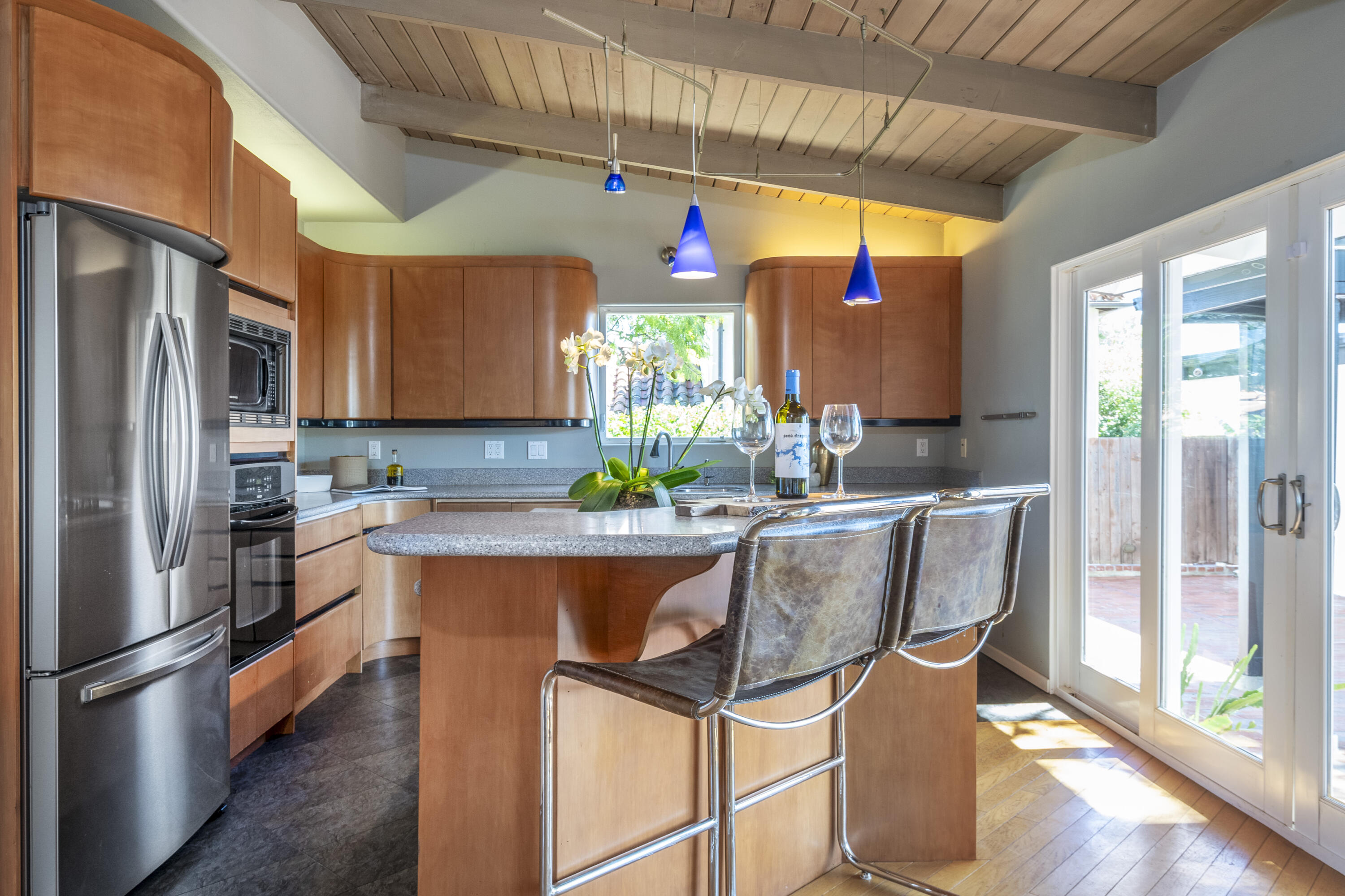 Santa Barbara, California 93105, United States, 3 Bedrooms Bedrooms, ,2 BathroomsBathrooms,Residential,Pending,89433