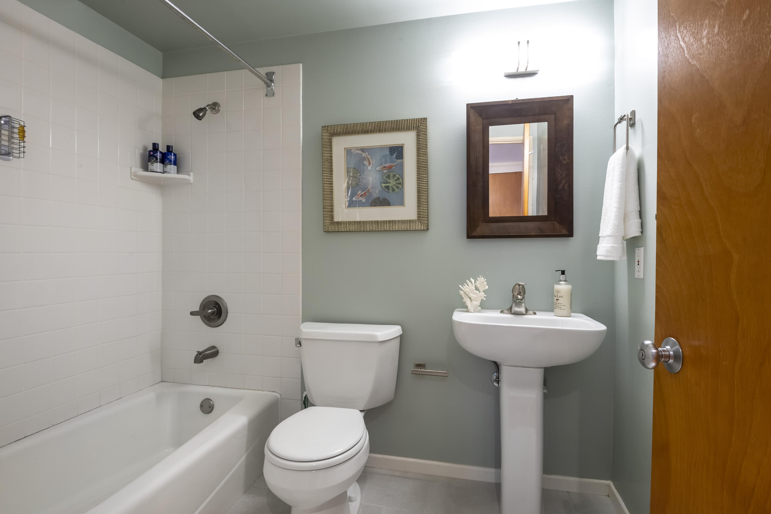 Santa Barbara, California 93105, United States, 3 Bedrooms Bedrooms, ,2 BathroomsBathrooms,Residential,Pending,89433