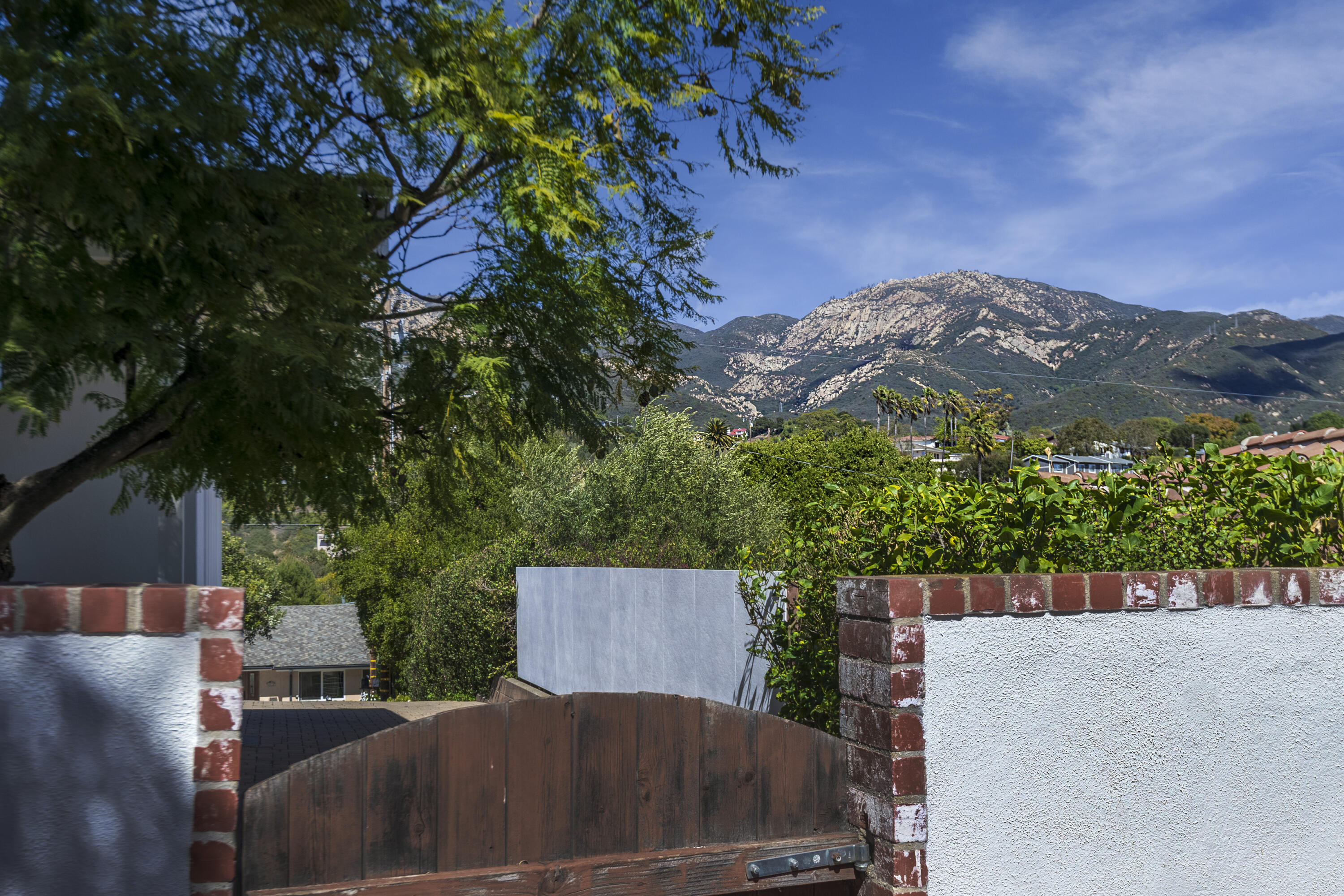 Santa Barbara, California 93105, United States, 3 Bedrooms Bedrooms, ,2 BathroomsBathrooms,Residential,Pending,89433