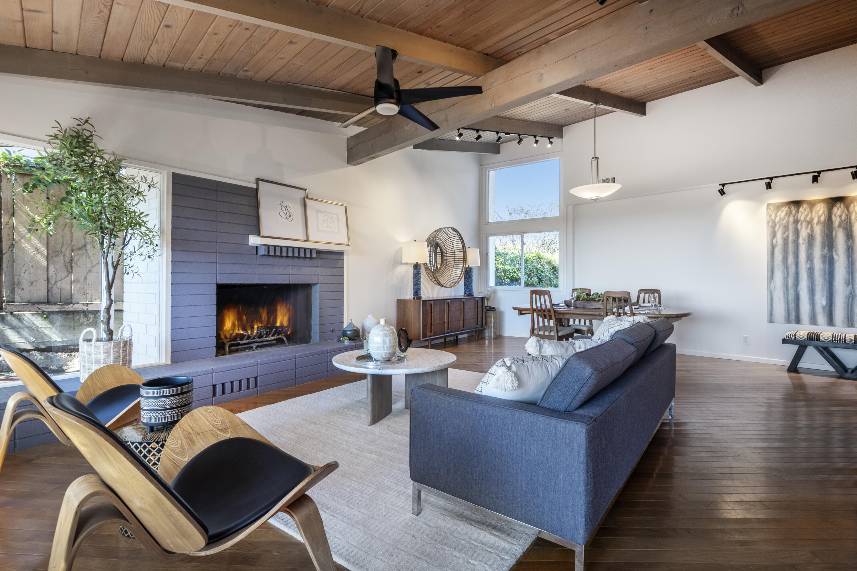 Santa Barbara, California 93105, United States, 3 Bedrooms Bedrooms, ,2 BathroomsBathrooms,Residential,Pending,89433