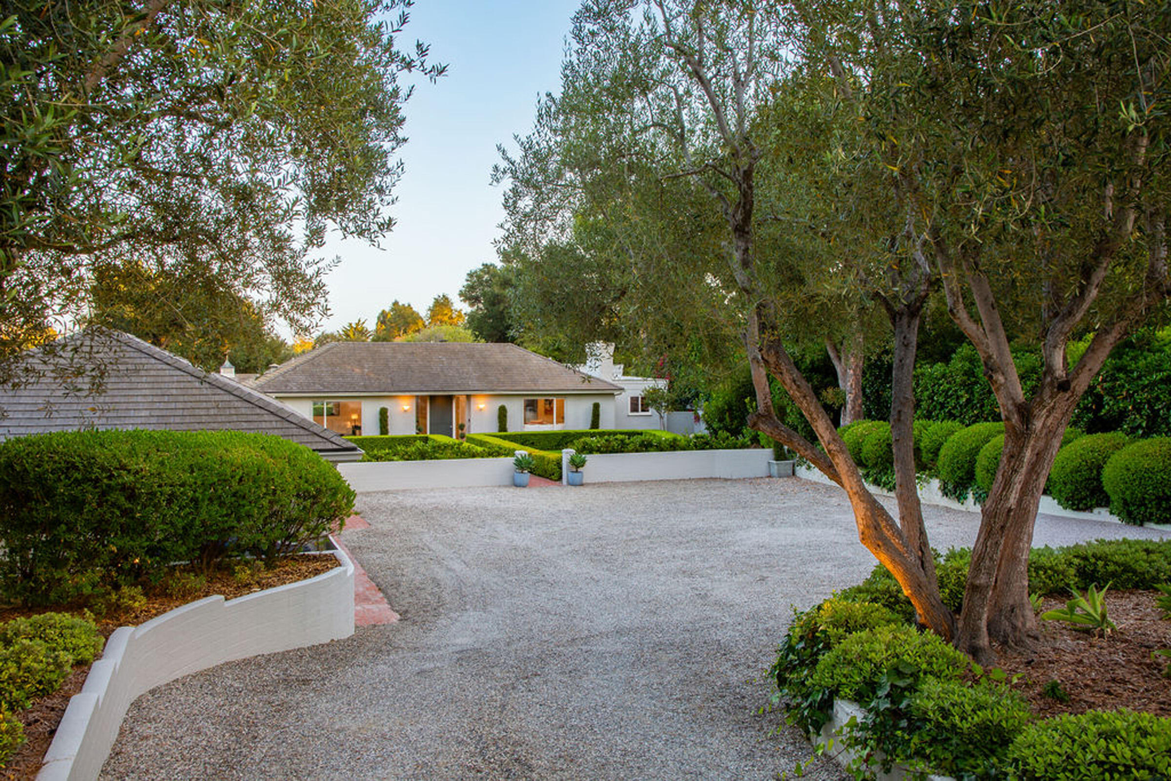 1333 E Valley Road