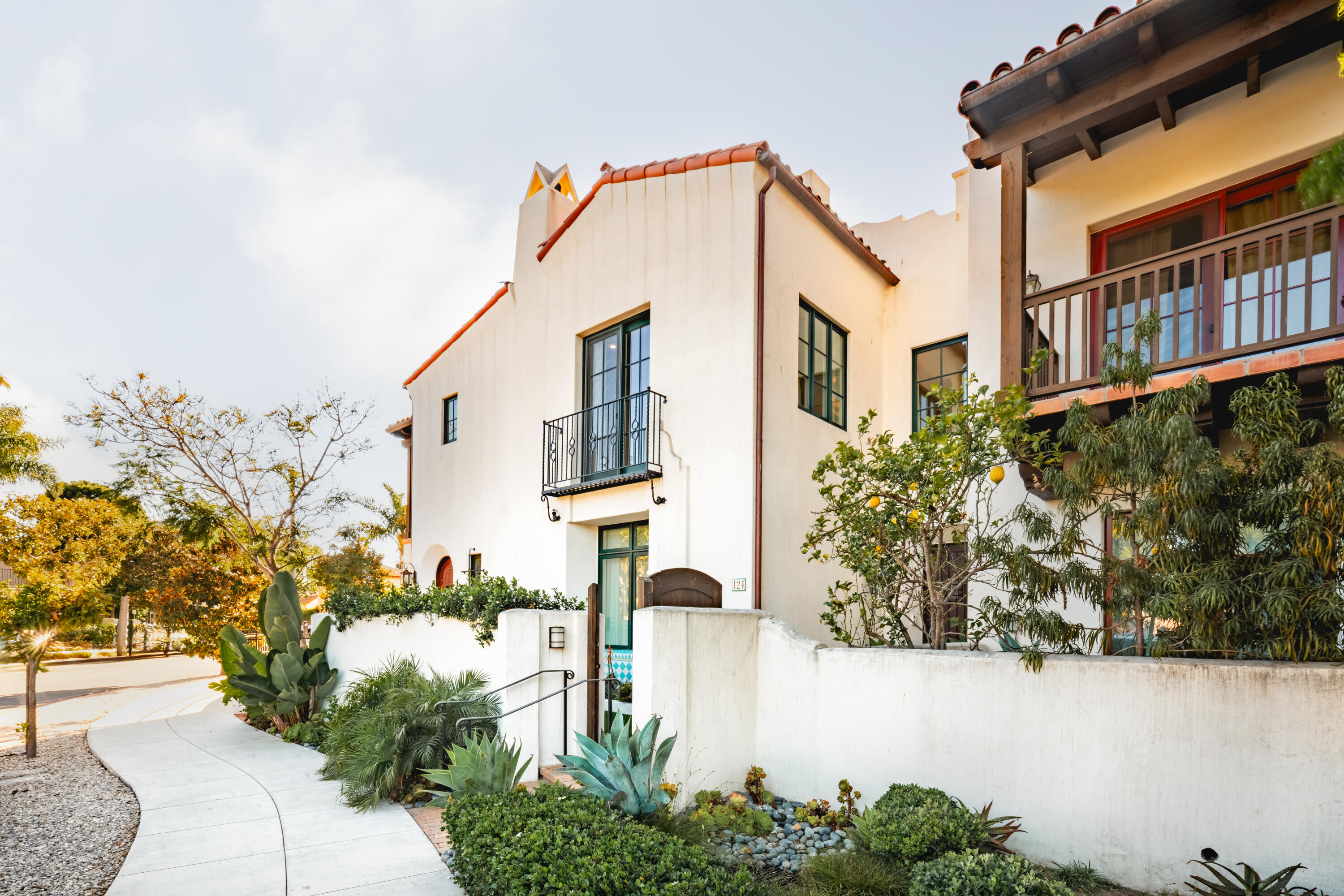 Santa Barbara, California 93101, United States, 3 Bedrooms Bedrooms, ,3 BathroomsBathrooms,Residential,Active,202602