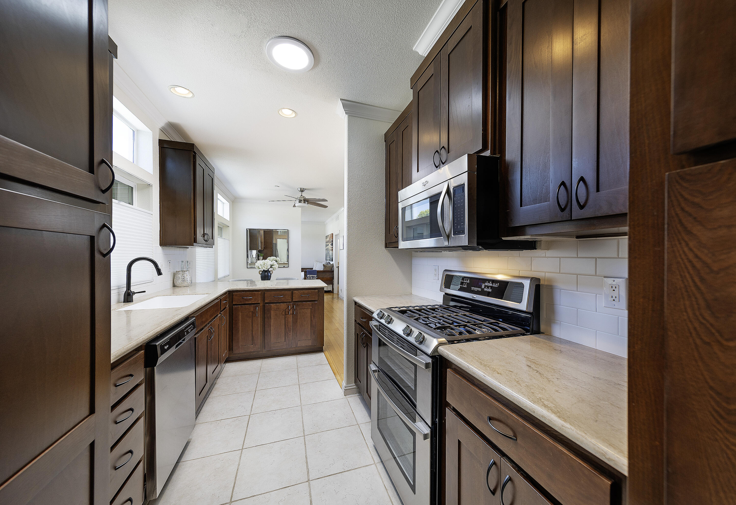 Santa Barbara, California 93110, United States, 2 Bedrooms Bedrooms, ,2 BathroomsBathrooms,Residential,Pending,19056