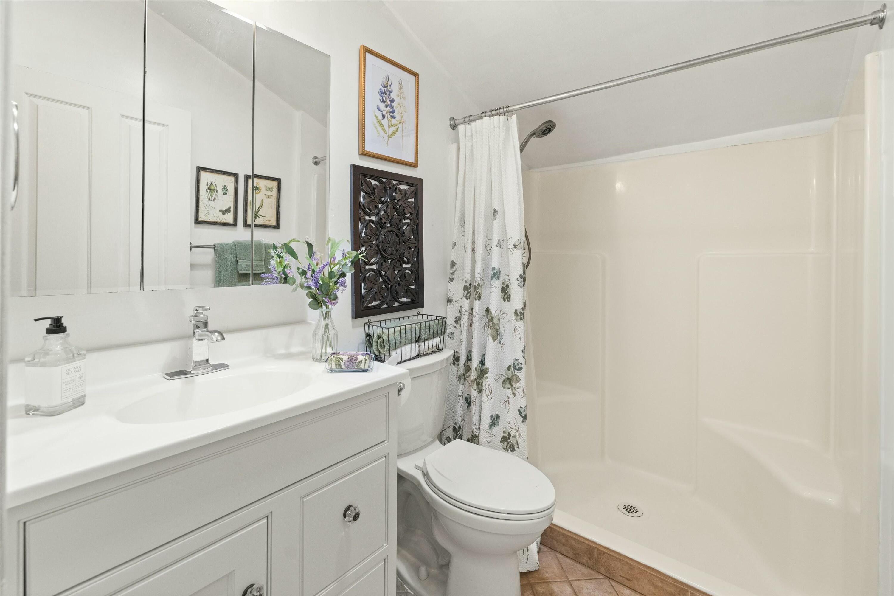 Santa Barbara, California 93110, United States, 5 Bedrooms Bedrooms, ,3 BathroomsBathrooms,Residential,Pending,1959