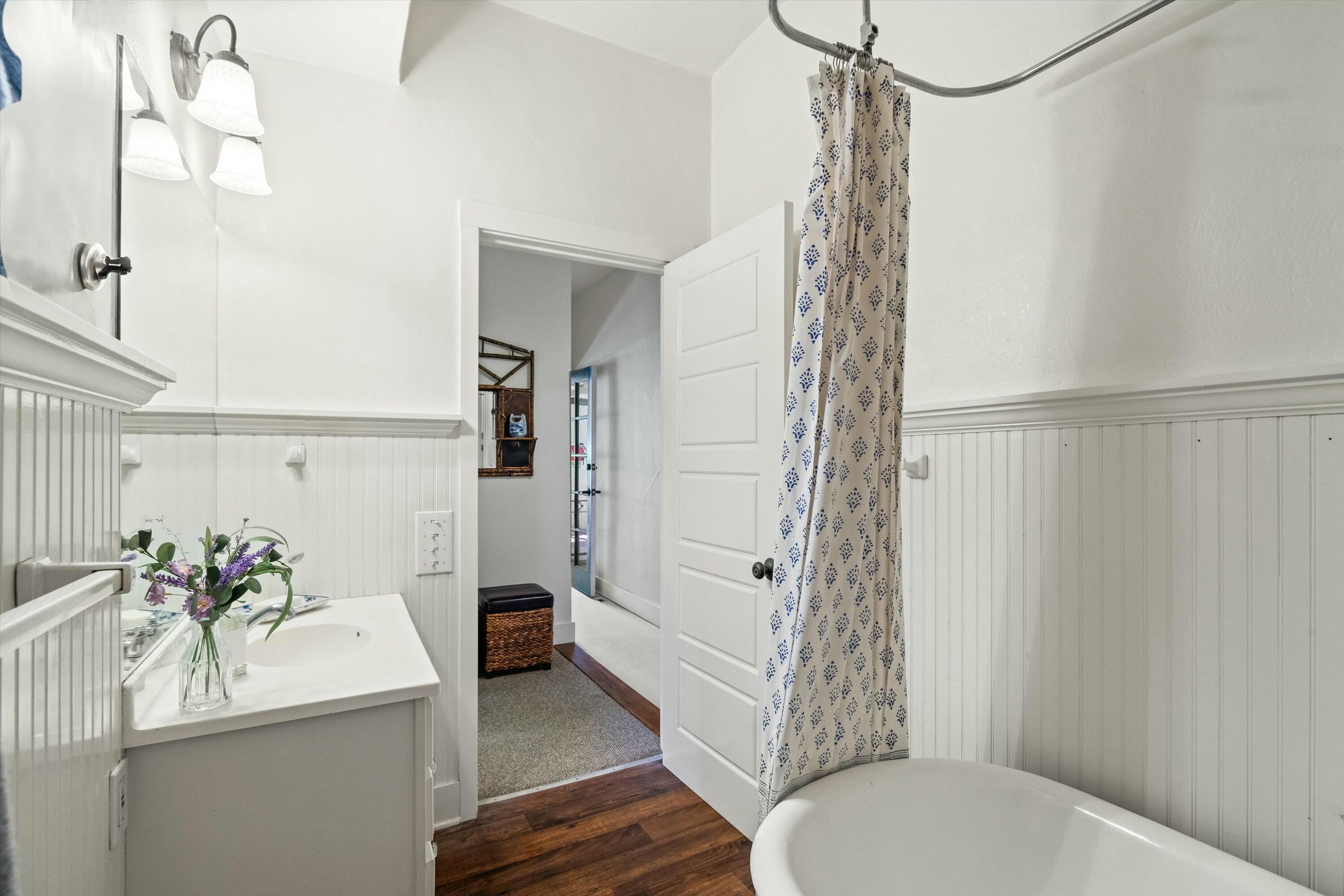 Santa Barbara, California 93110, United States, 5 Bedrooms Bedrooms, ,3 BathroomsBathrooms,Residential,Pending,1959