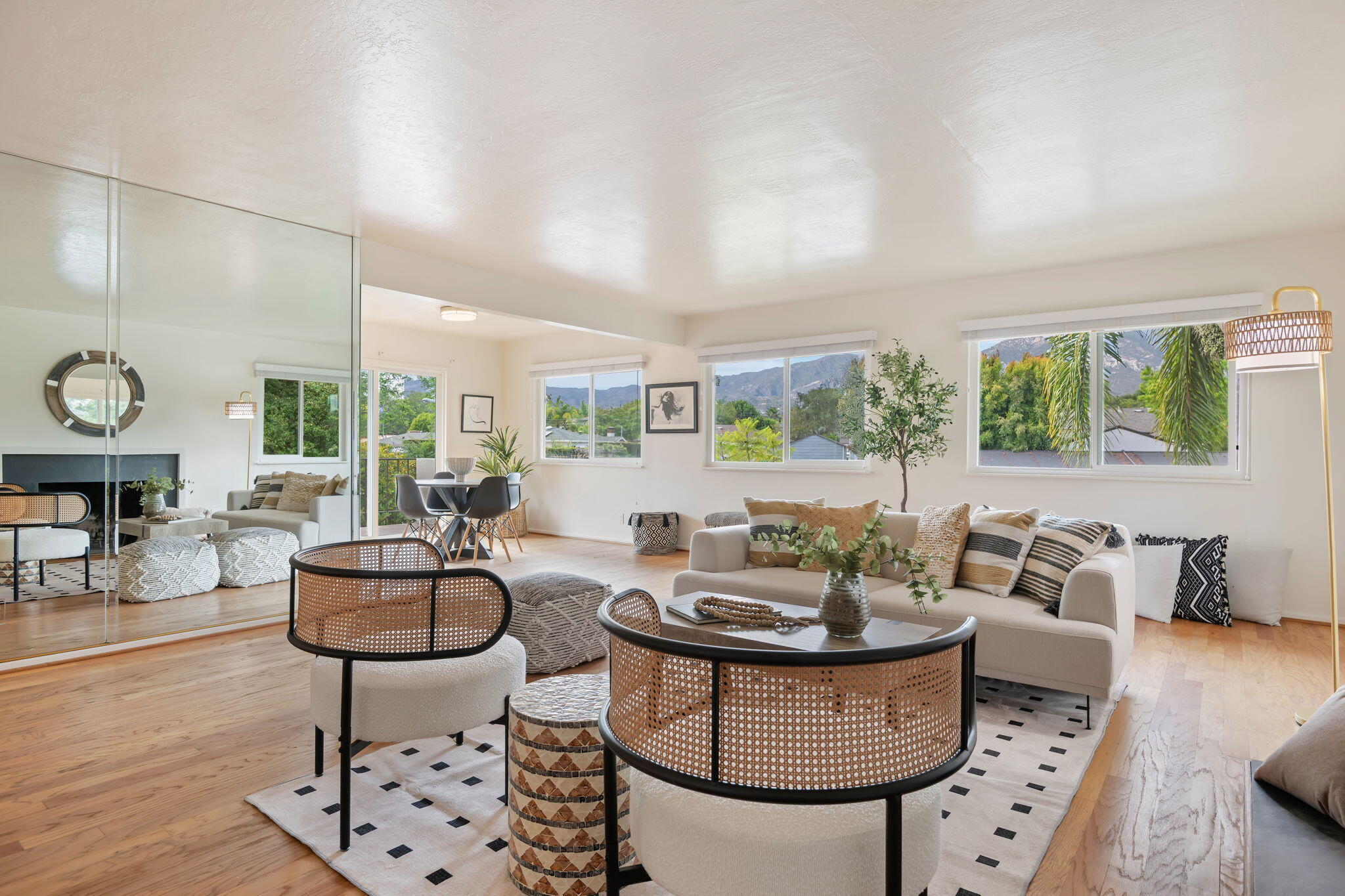 Santa Barbara, California 93105, United States, 3 Bedrooms Bedrooms, ,2 BathroomsBathrooms,Residential,Active,200067