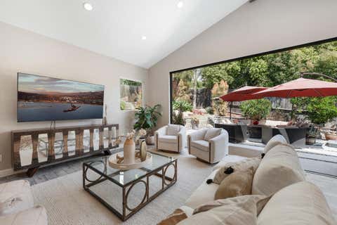 Photo of 2420 Modoc Road, SANTA BARBARA, CA 93105 (MLS # 26-2387)