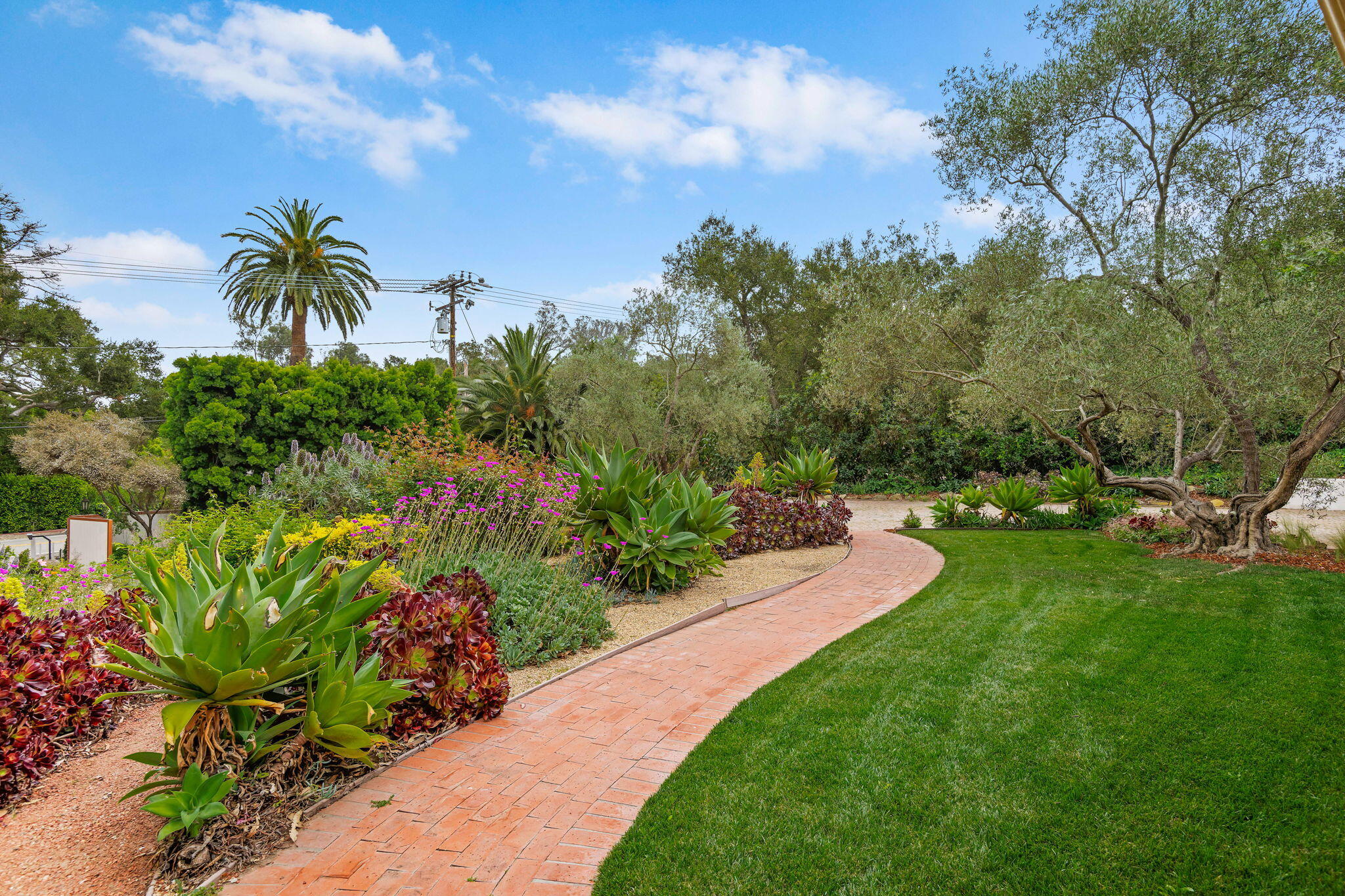 3165 Eucalyptus Hill Road
