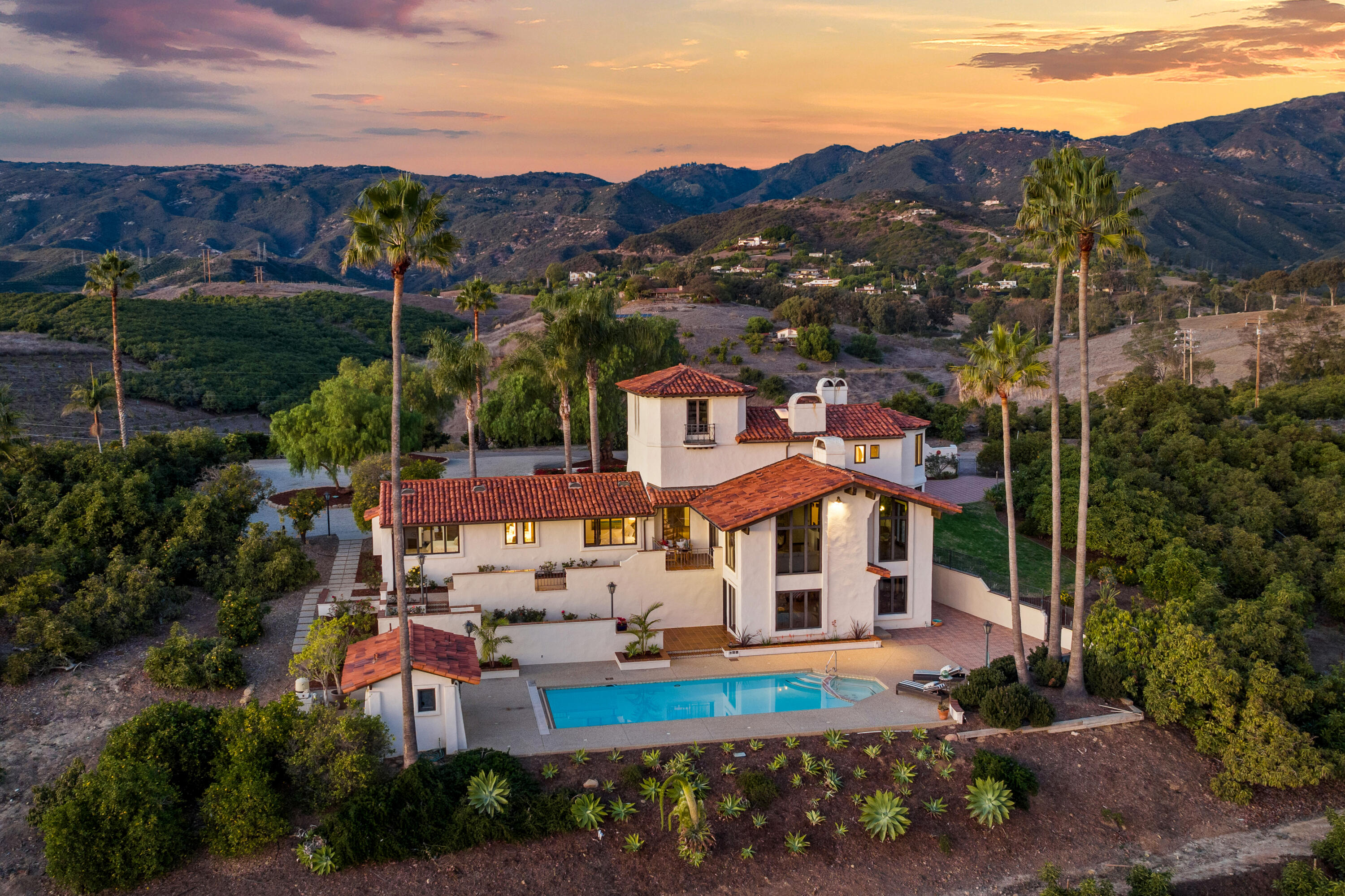 Santa Barbara, California 93111, United States, 3 Bedrooms Bedrooms, ,5 BathroomsBathrooms,Residential,Active,16253