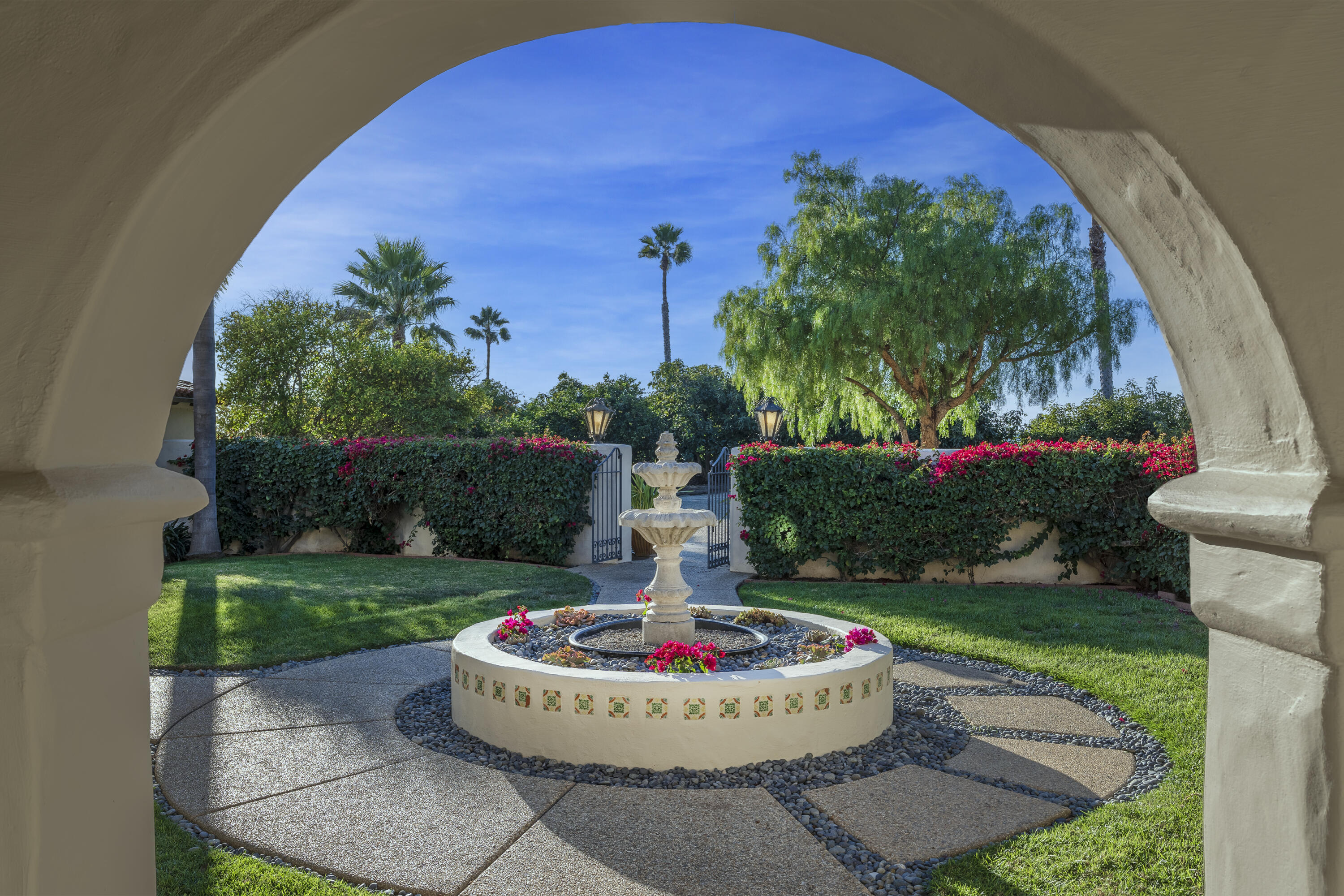 Santa Barbara, California 93111, United States, 3 Bedrooms Bedrooms, ,5 BathroomsBathrooms,Residential,Active,16253